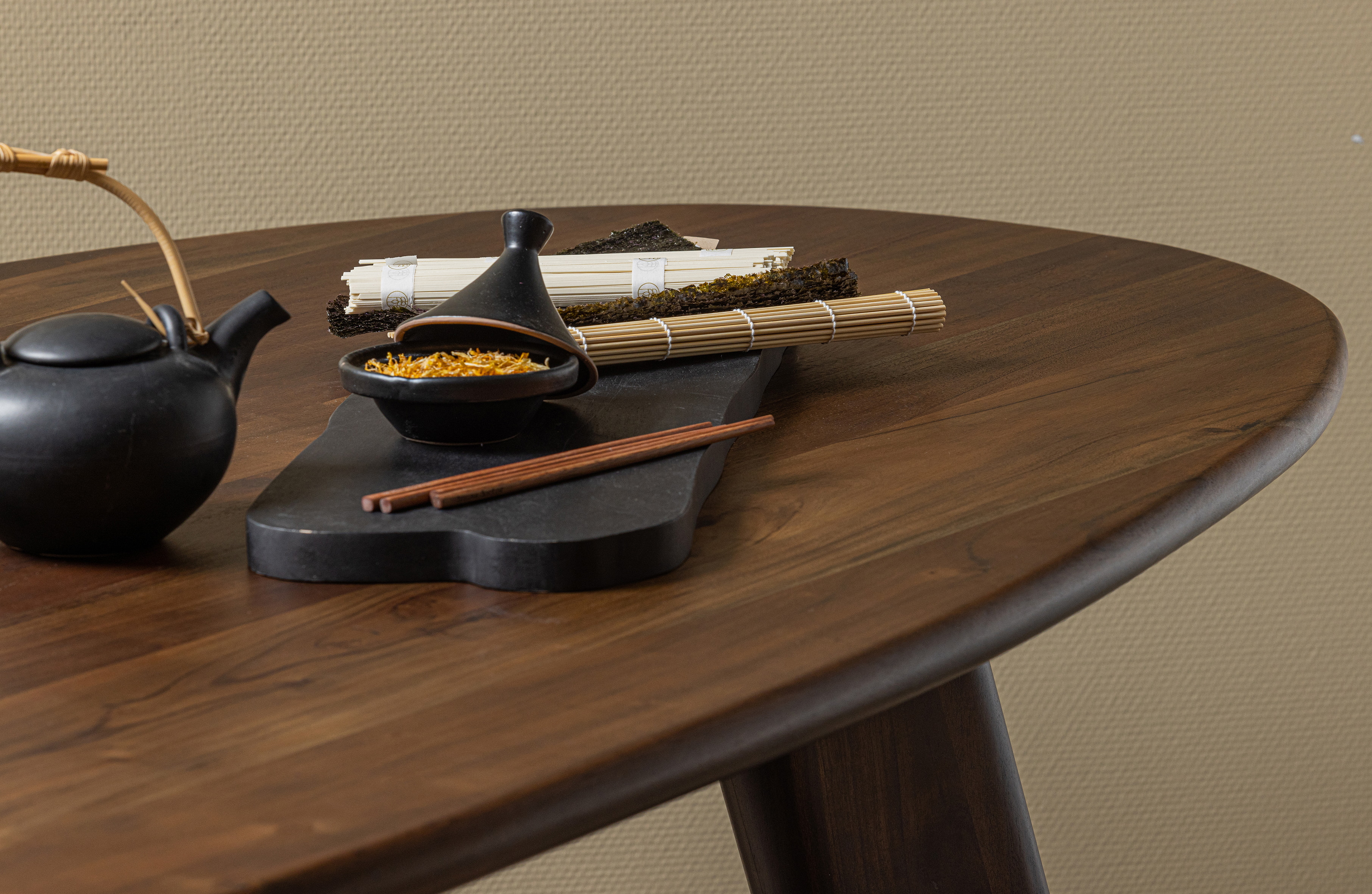 WOOOD Organische Eettafel 'Roundly' Mangohout, 200 x 100cm, kleur Walnoot