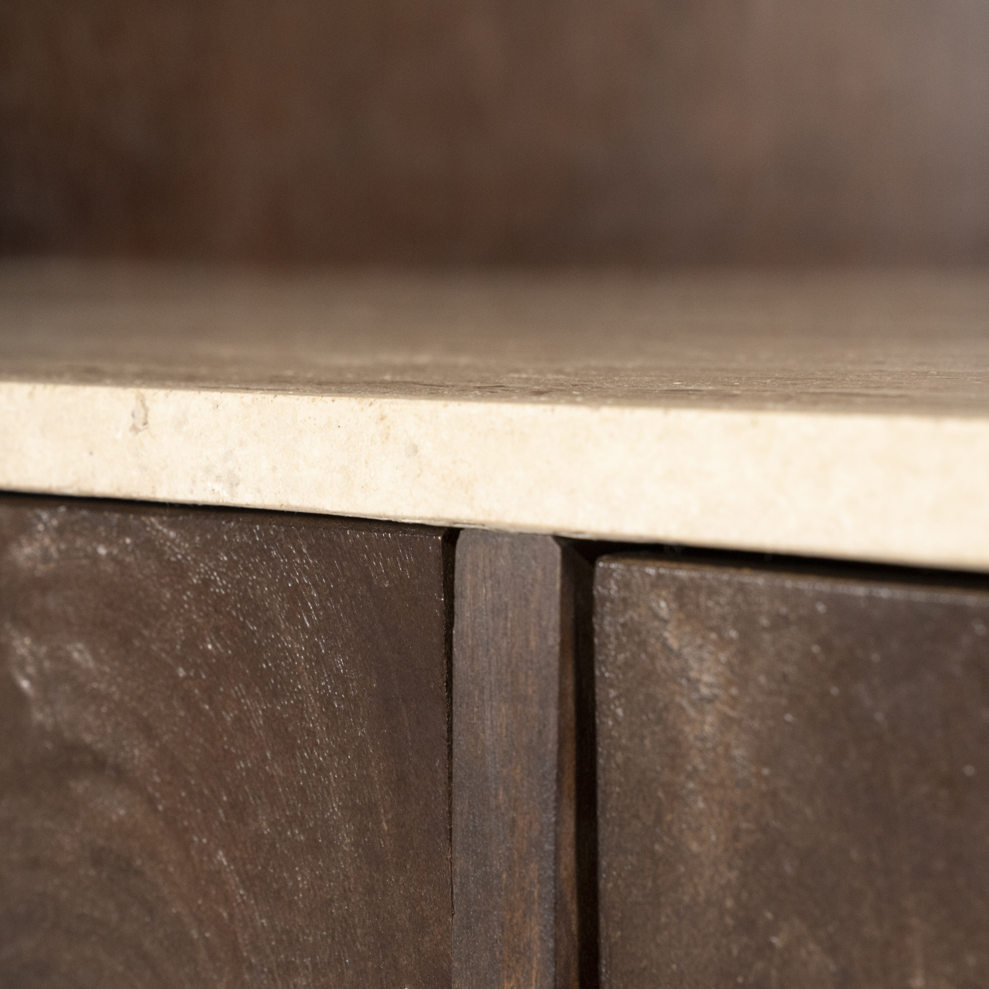 Eleonora Boekenkast 'Lio' Mangohout en Travertin, 150 x 120cm