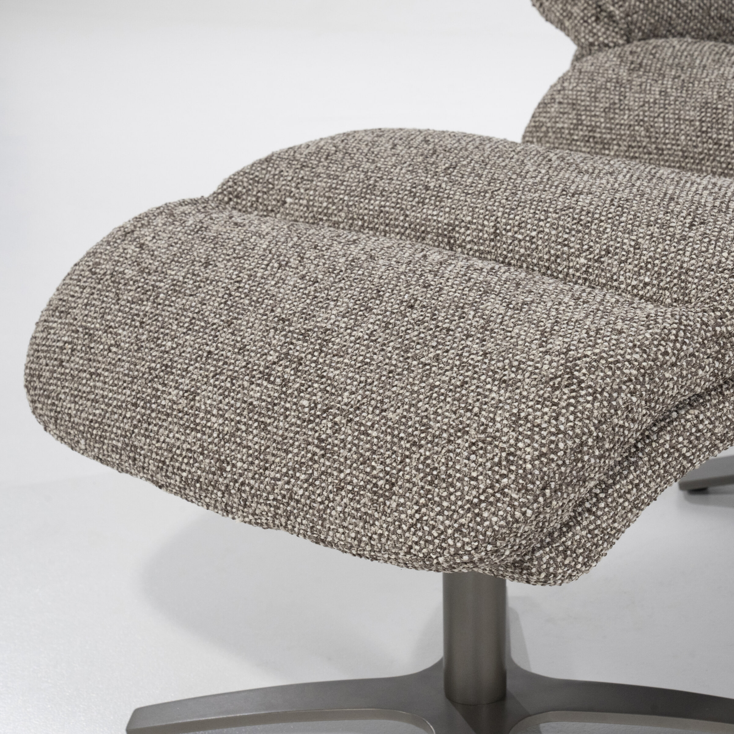 Eleonora Verstelbare Fauteuil 'Caleb' Met voetenbank, kleur Taupe