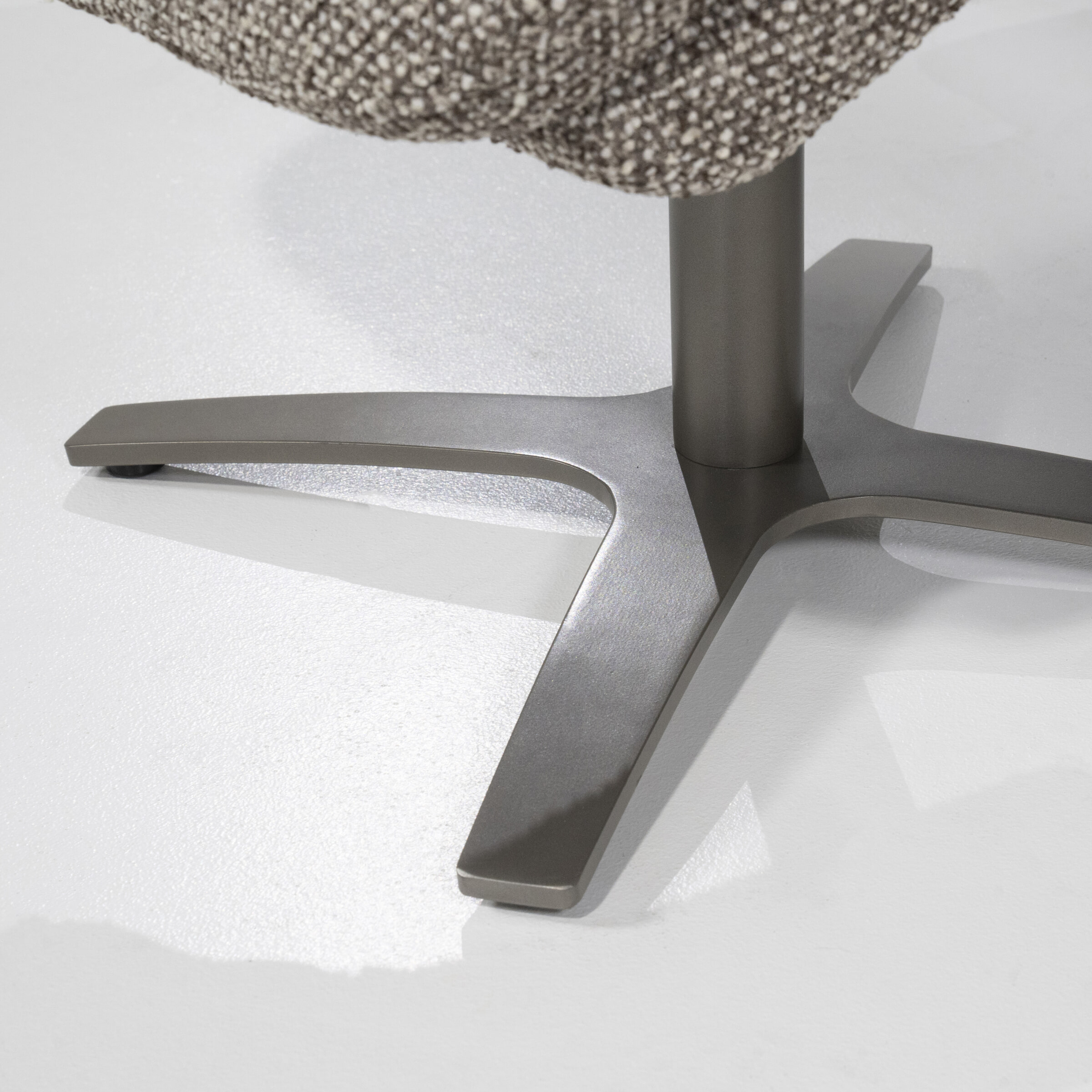Eleonora Verstelbare Fauteuil 'Caleb' Met voetenbank, kleur Taupe
