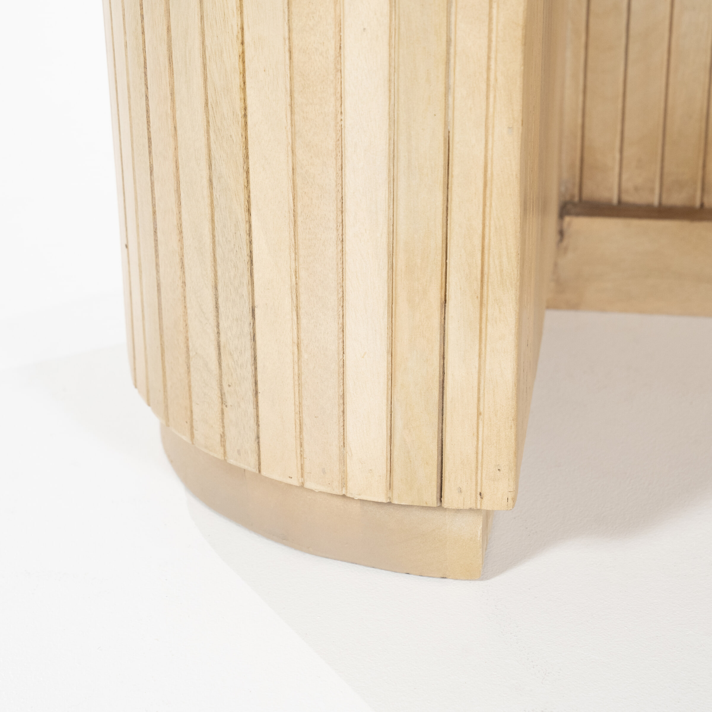 Eleonora Organisch Bureau 'Kira' Mangohout en marmer, 129 x 60cm