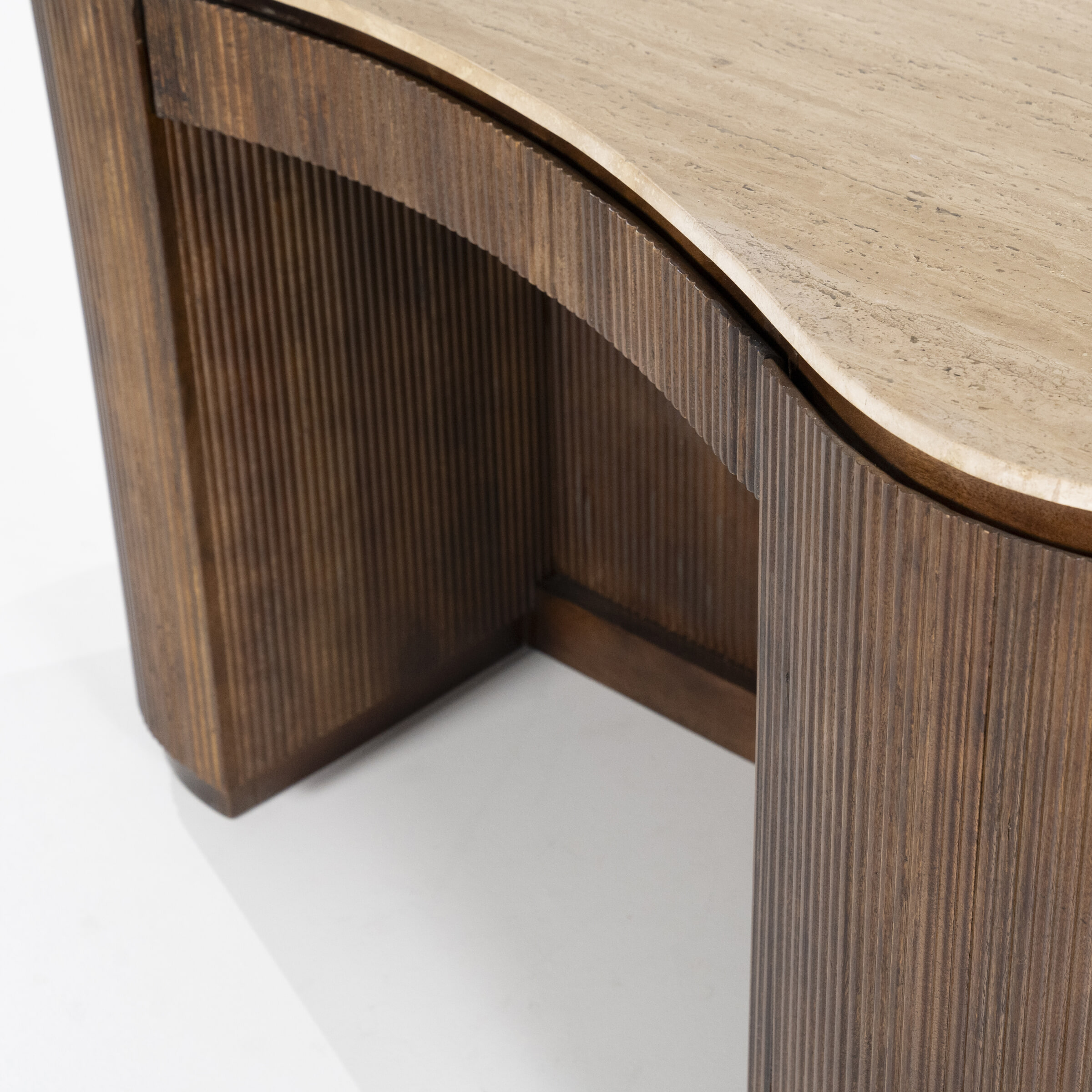 Eleonora Organisch Bureau 'Mari' Mangohout en Travertin, 129 x 60cm