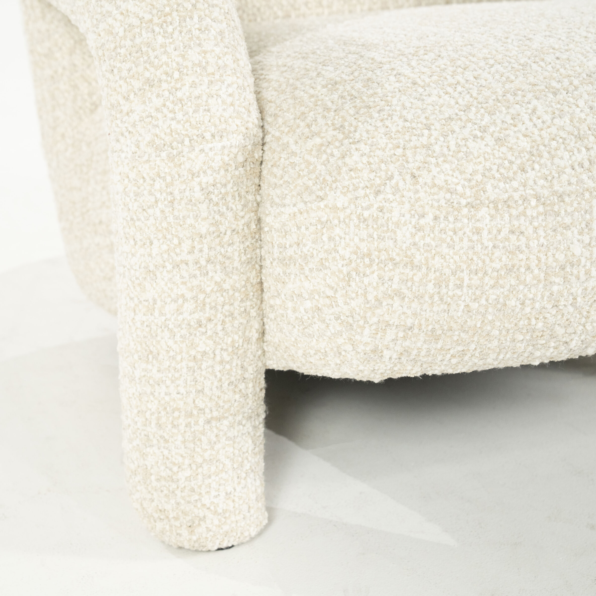 Eleonora Fauteuil 'Monica' Grove Bouclé, kleur Beige