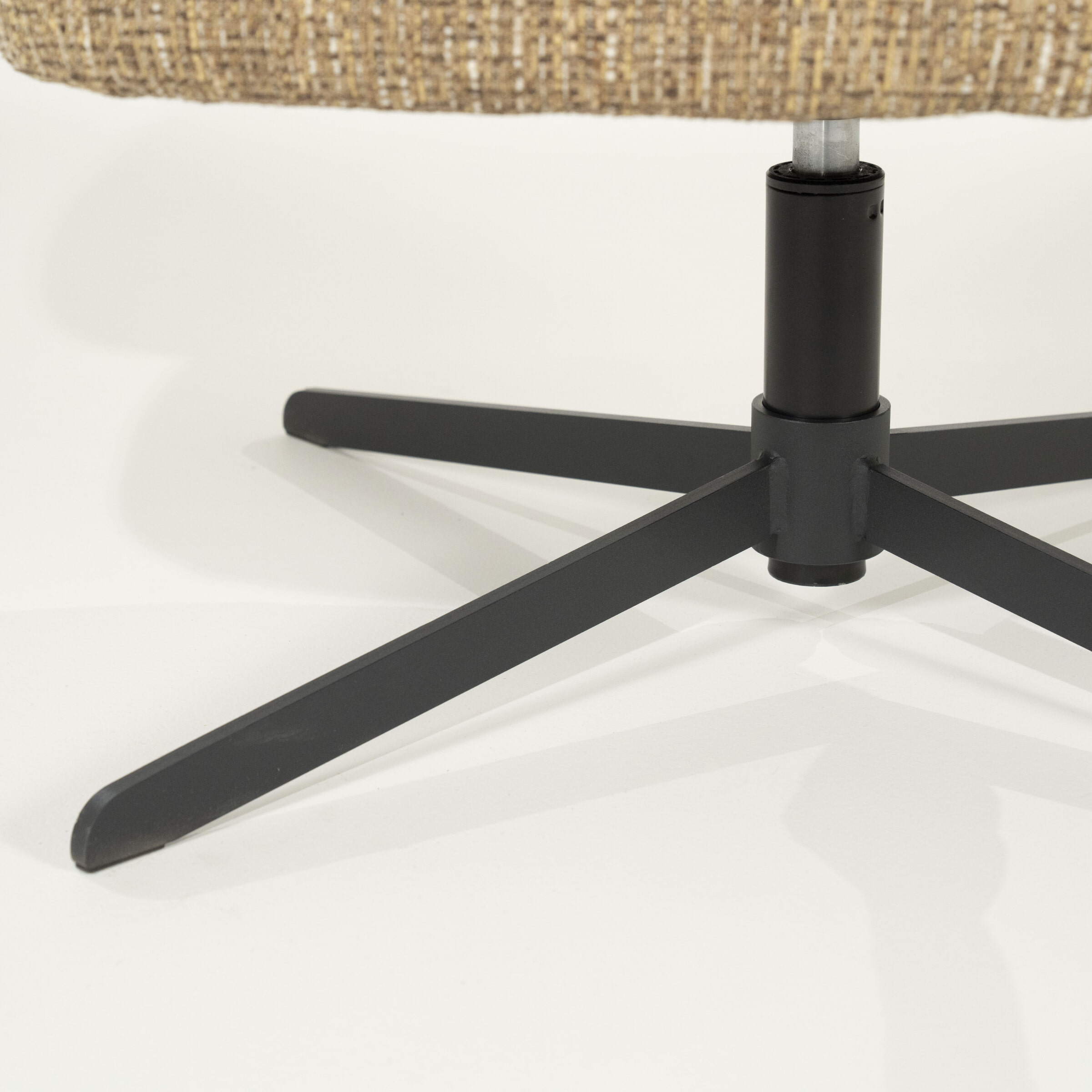 Eleonora Draaifauteuil 'Connor' kleur Mosterd