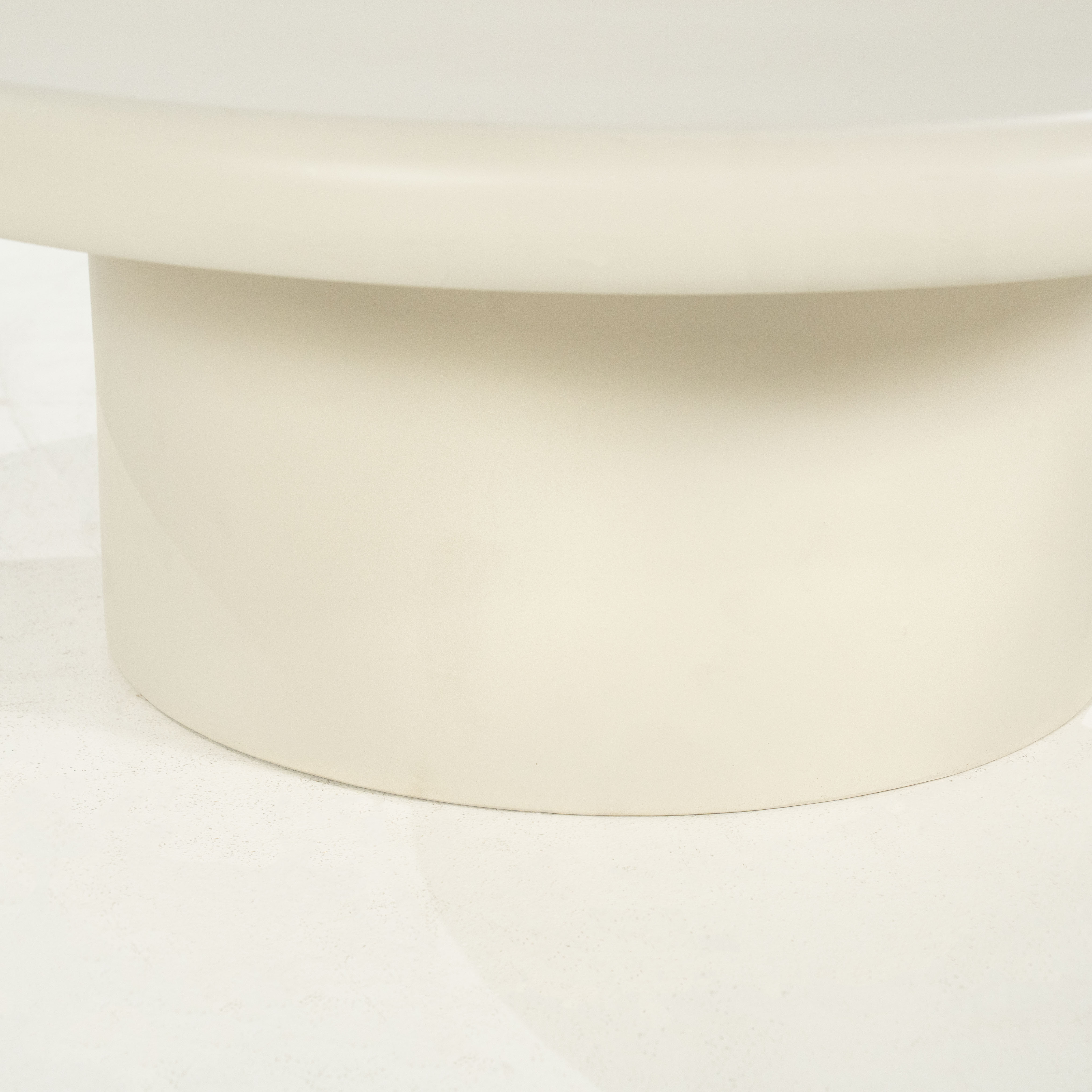 Eleonora Ronde Salontafel 'Jade' Magnesium oxide 80cm, kleur crème