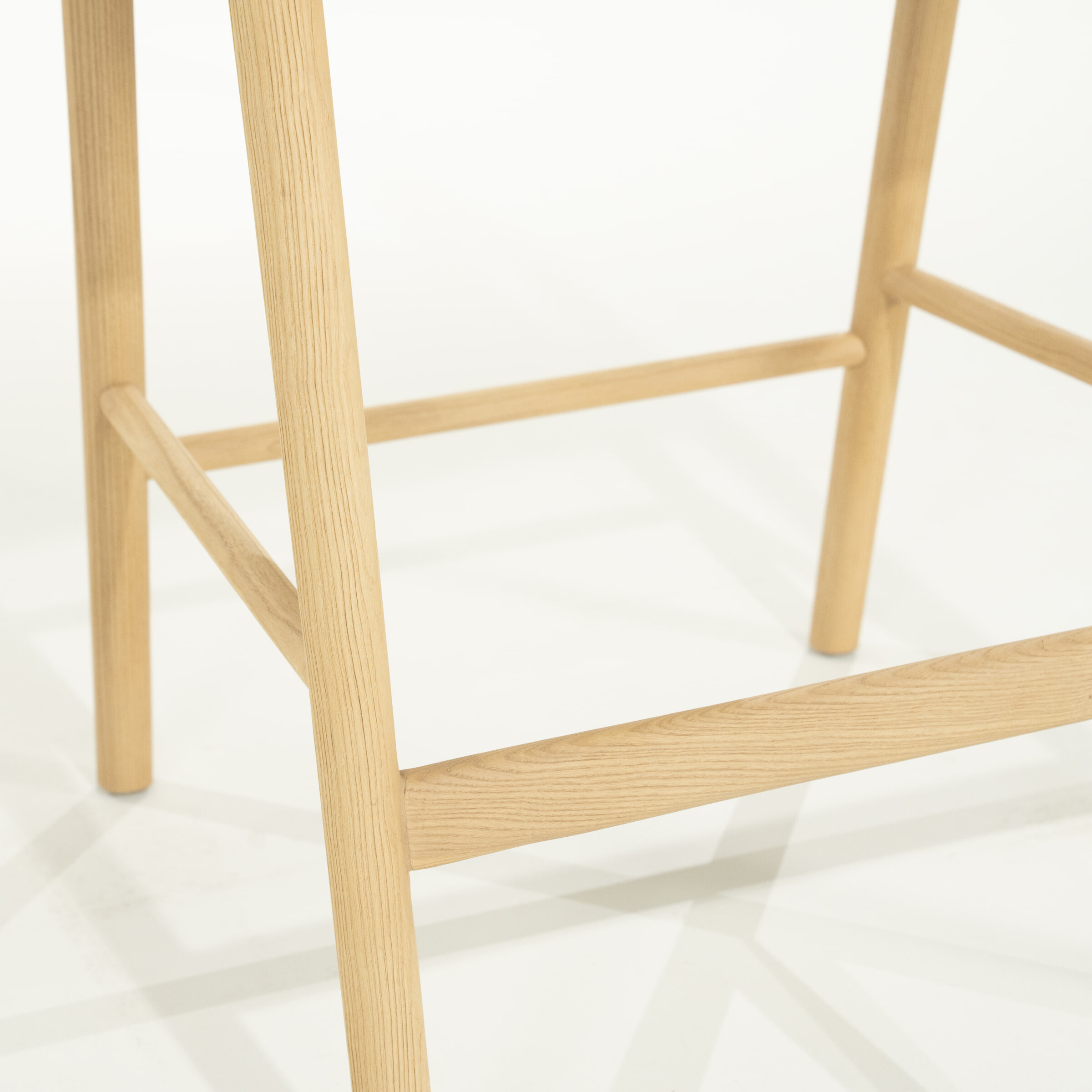 Eleonora Barstoel 'Rayven' Essen en stof, kleur Naturel (zithoogte 65cm)