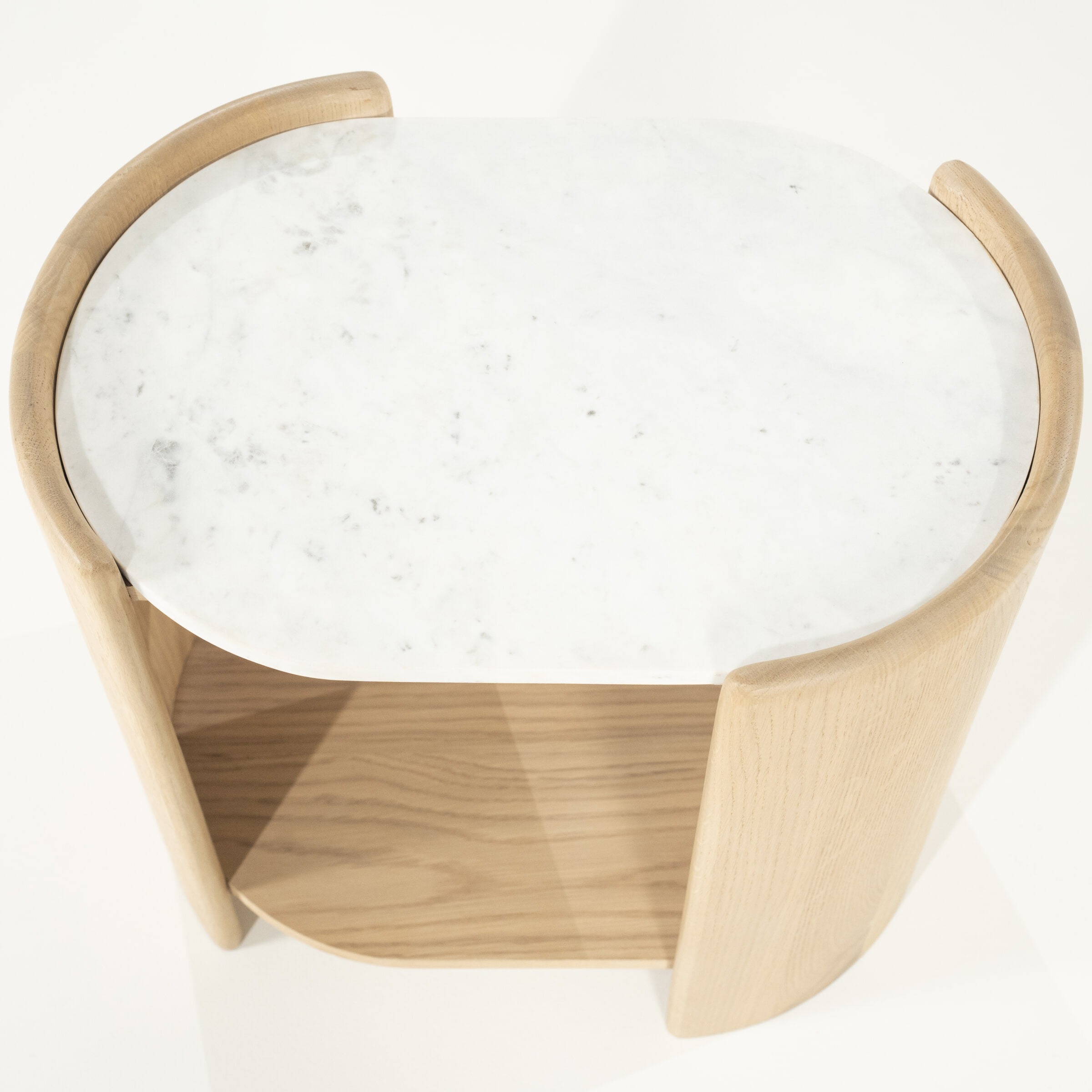 Eleonora Ovale Bijzettafel 'Don' Marmer en eikenhout, 50 x 35cm