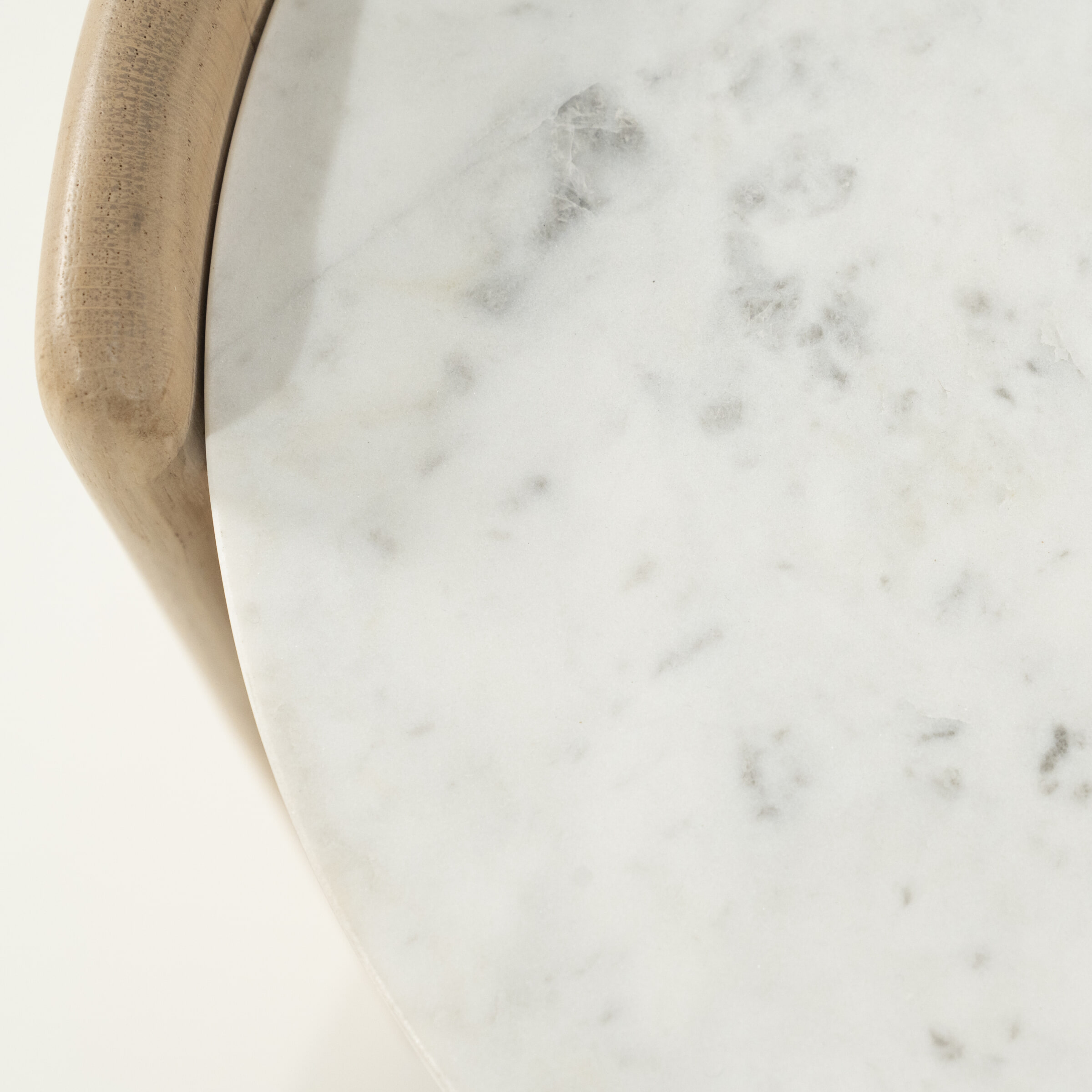 Eleonora Ovale Bijzettafel 'Don' Marmer en eikenhout, 50 x 35cm