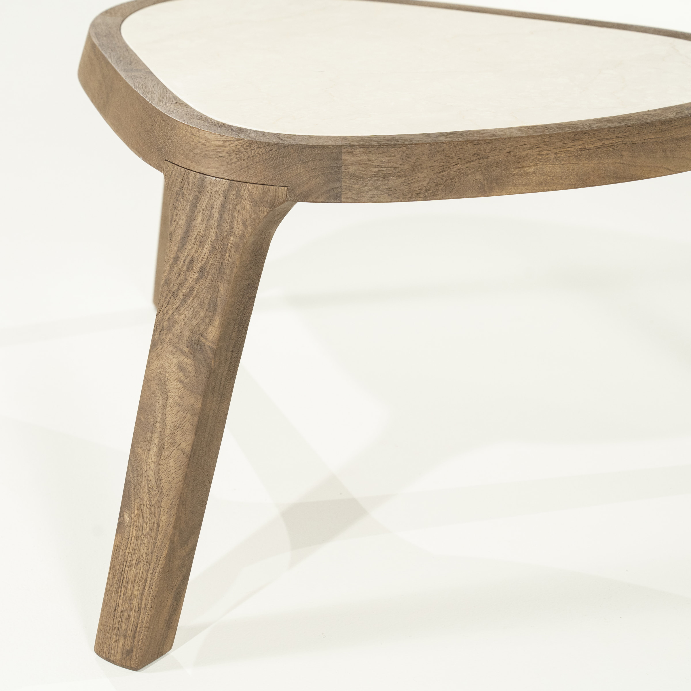 Eleonora Organische Salontafel 'Fred' Marmer en mangohout, 51 x 60cm