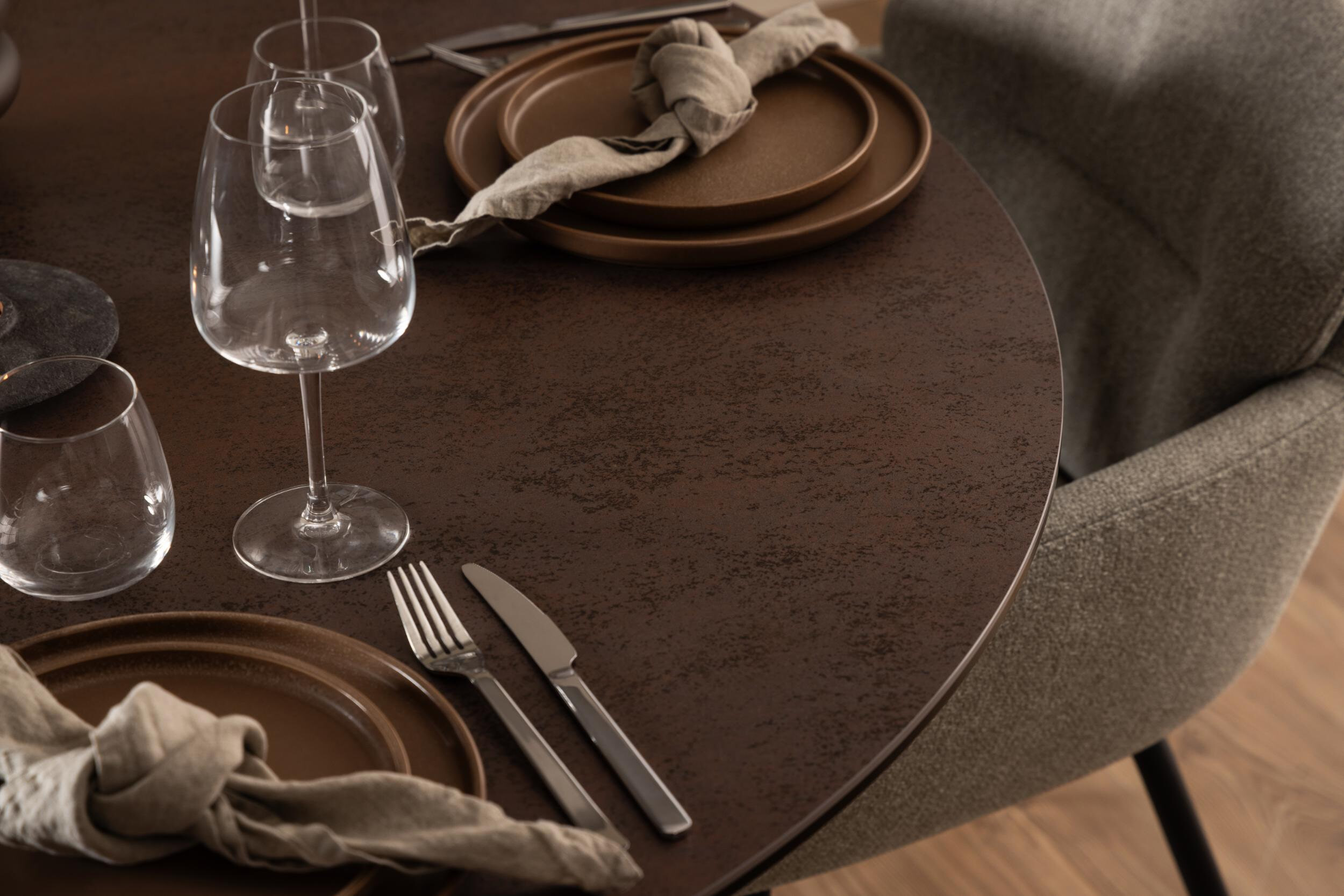 Bendt Ronde Eettafel 'Line' Keramiek, 119cm, kleur Bruin