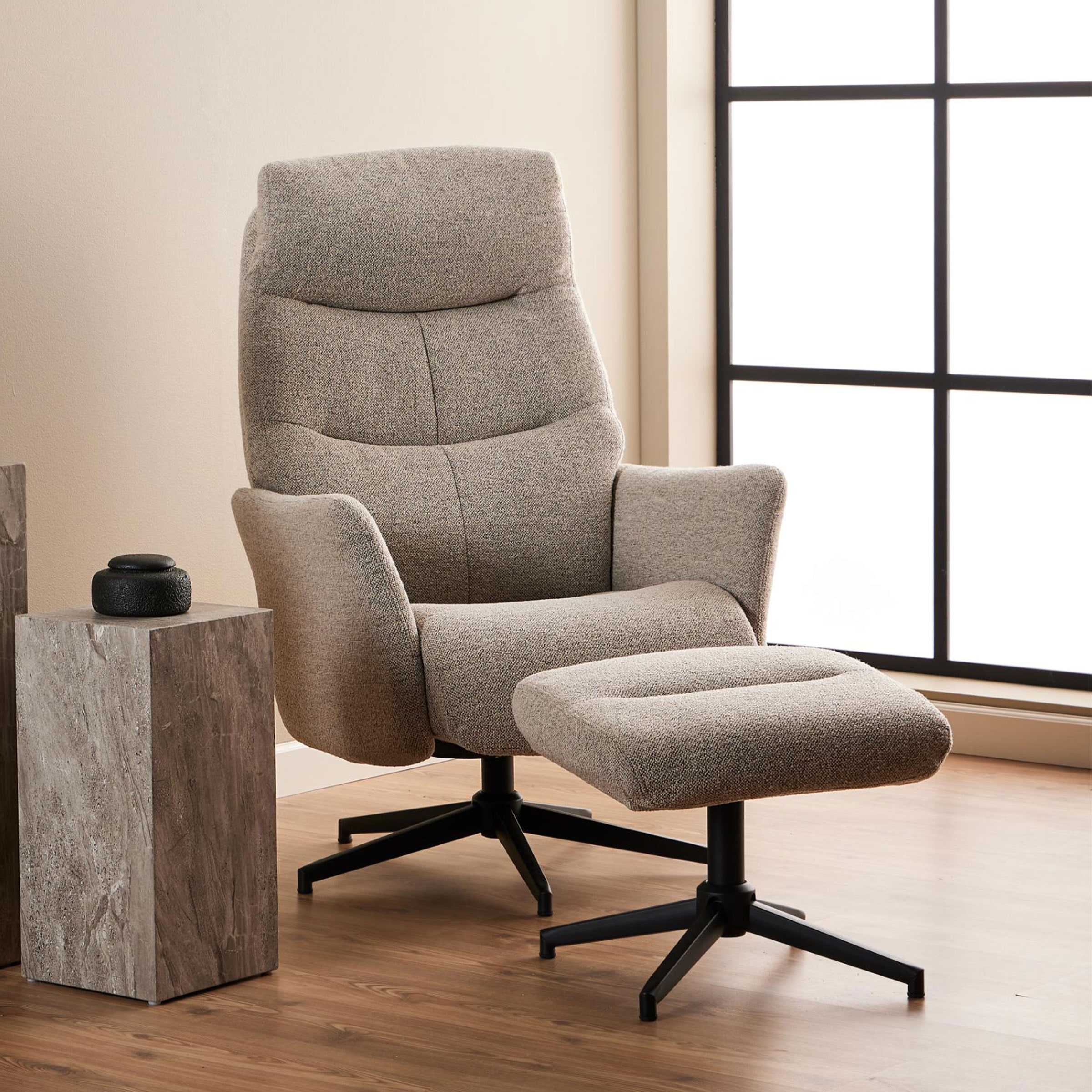 Bendt Relaxfauteuil 'Talisha' Met voetenbank, Bouclé