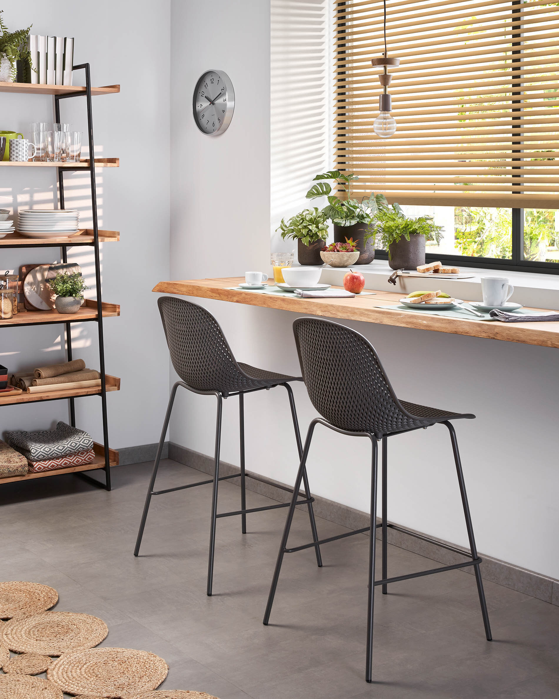 Kave Home Barkruk 'Quinby' (zithoogte 75cm), kleur Grijs