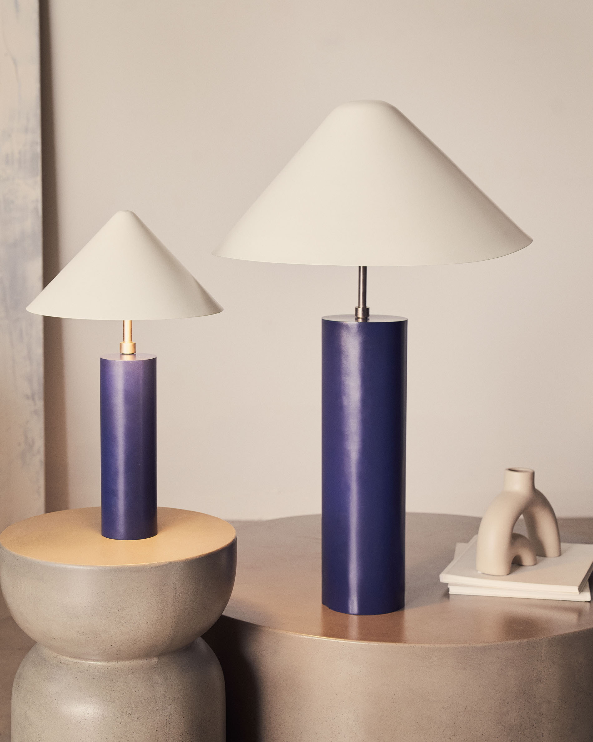 Kave Home Tafellamp 'Shiva' 42cm hoog, kleur Donkerblauw/Wit