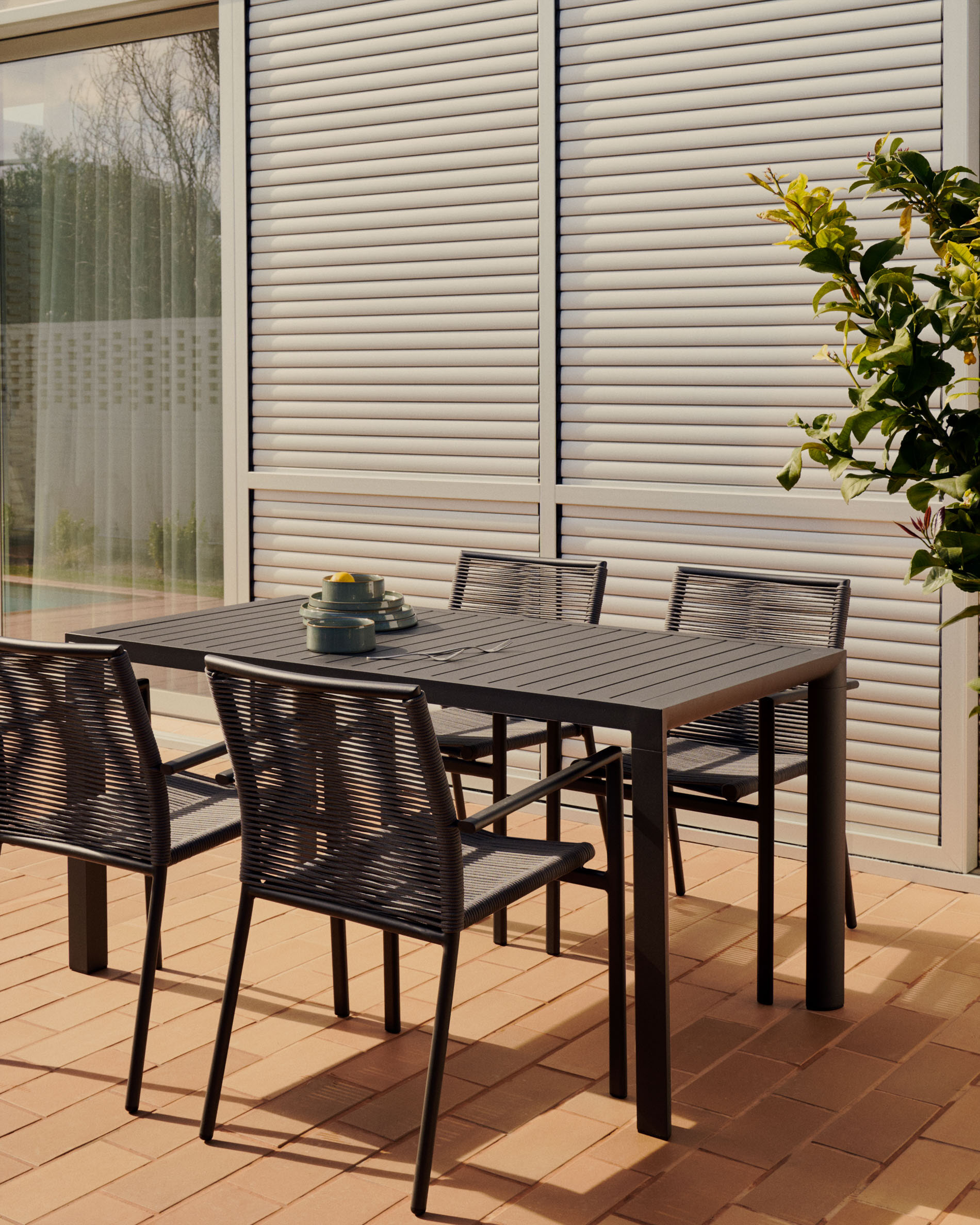 Kave Home Tuintafel 'Culip' 150 x 77cm, kleur Donkergrijs