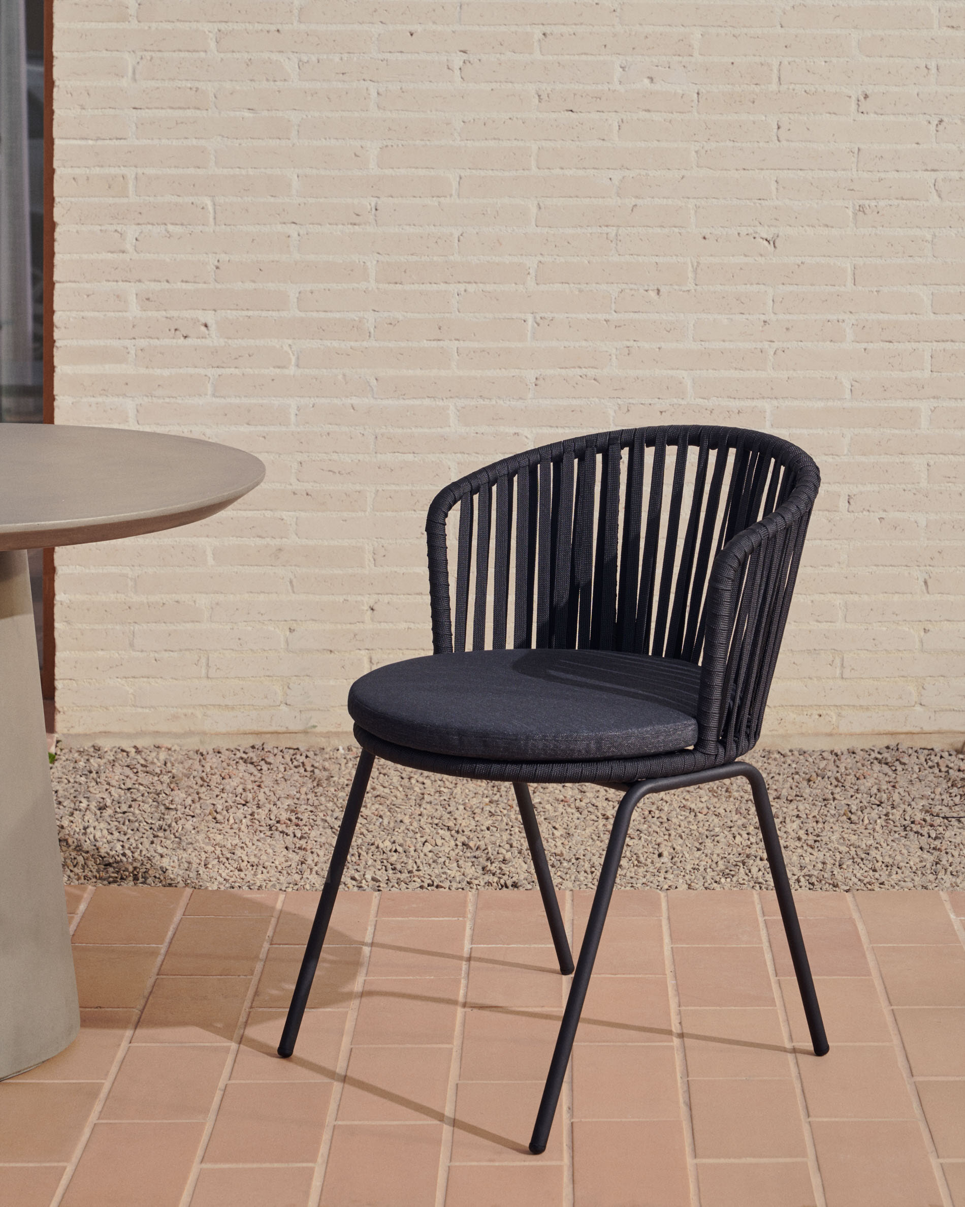 Kave Home Tuinstoel 'Saconca' Gevlochten touw, kleur Zwart