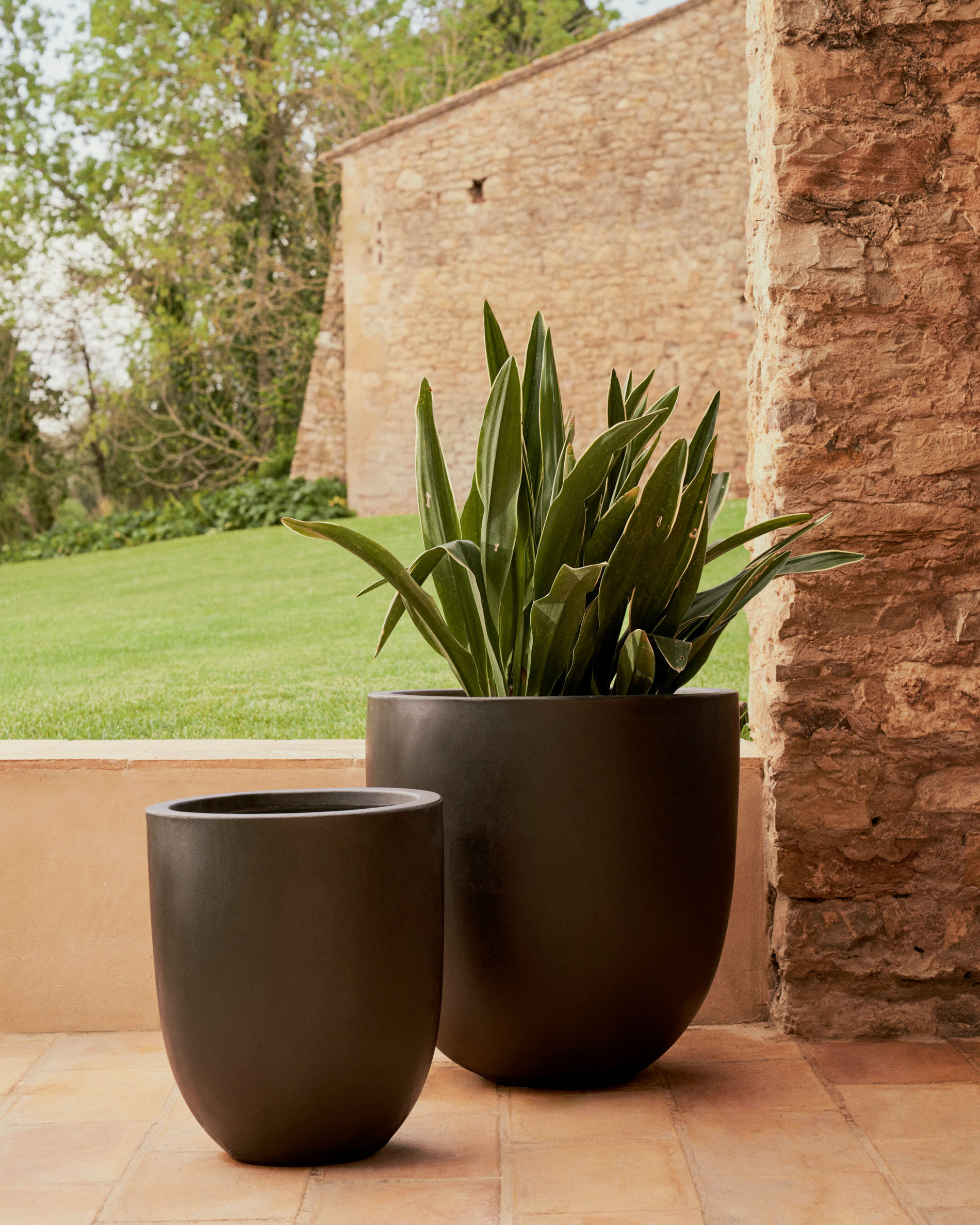 Kave Home plantenpot 'Aiguablava' Ø56cm, kleur Zwart