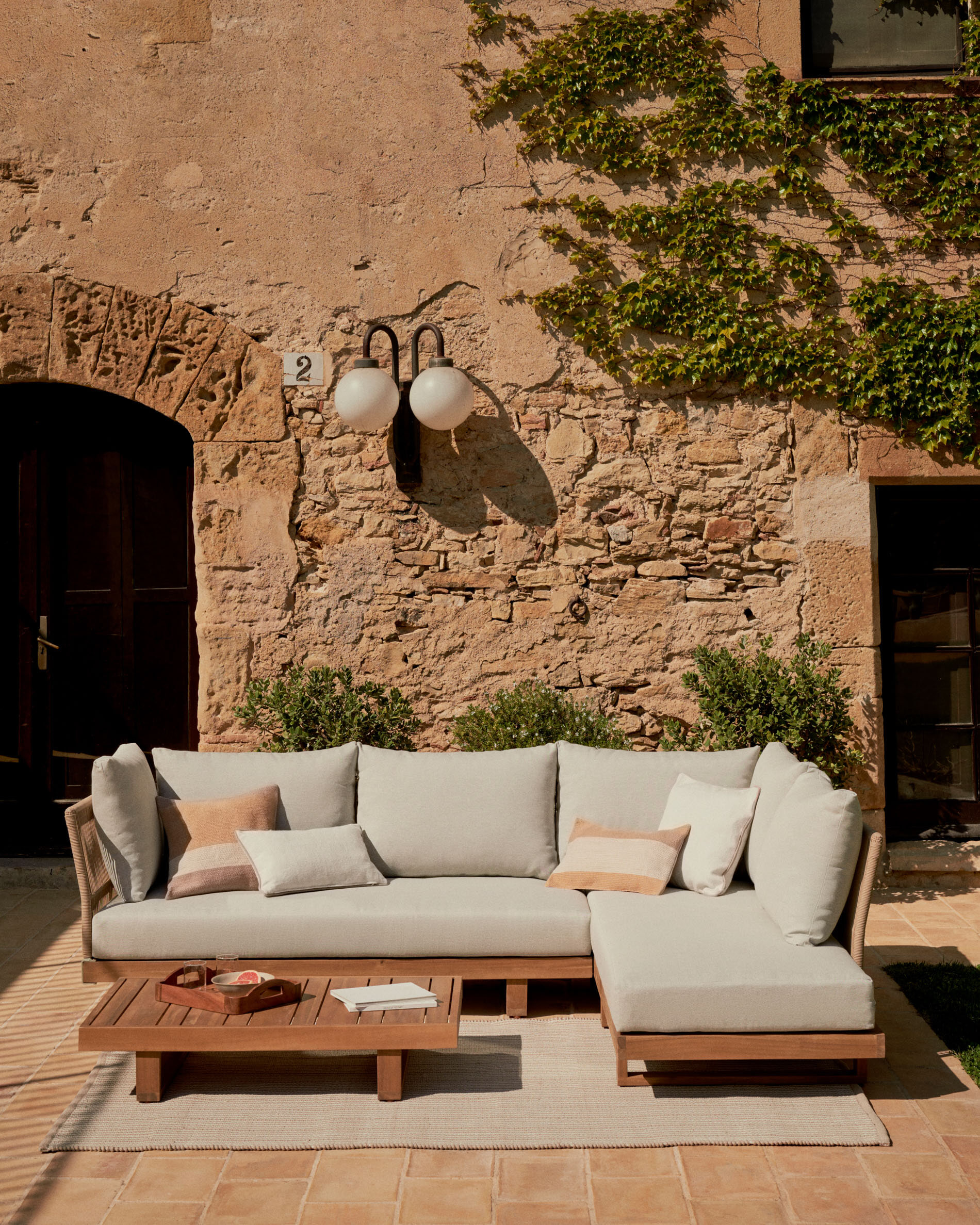 Kave Home Loungeset 'Raco' Acaciahout, Met hoekbank en salontafel