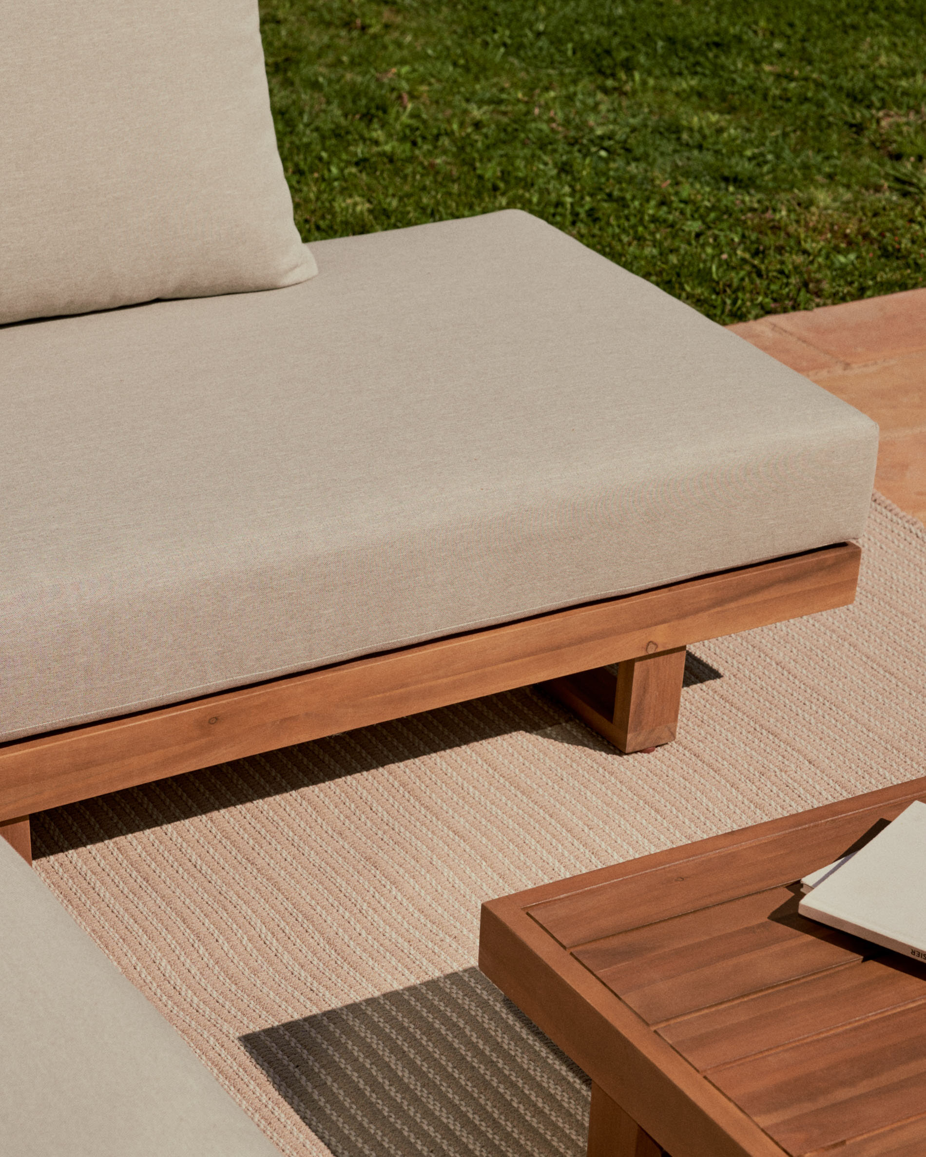 Kave Home Loungeset 'Raco' Acaciahout, Met hoekbank en salontafel