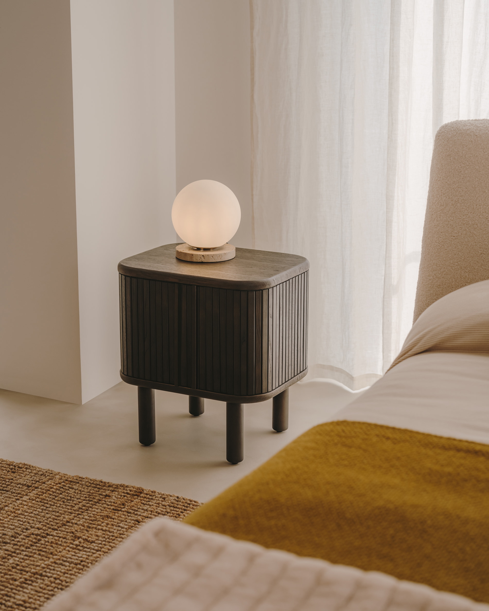 Kave Home Tafellamp 'Malachi' Travertin en glas