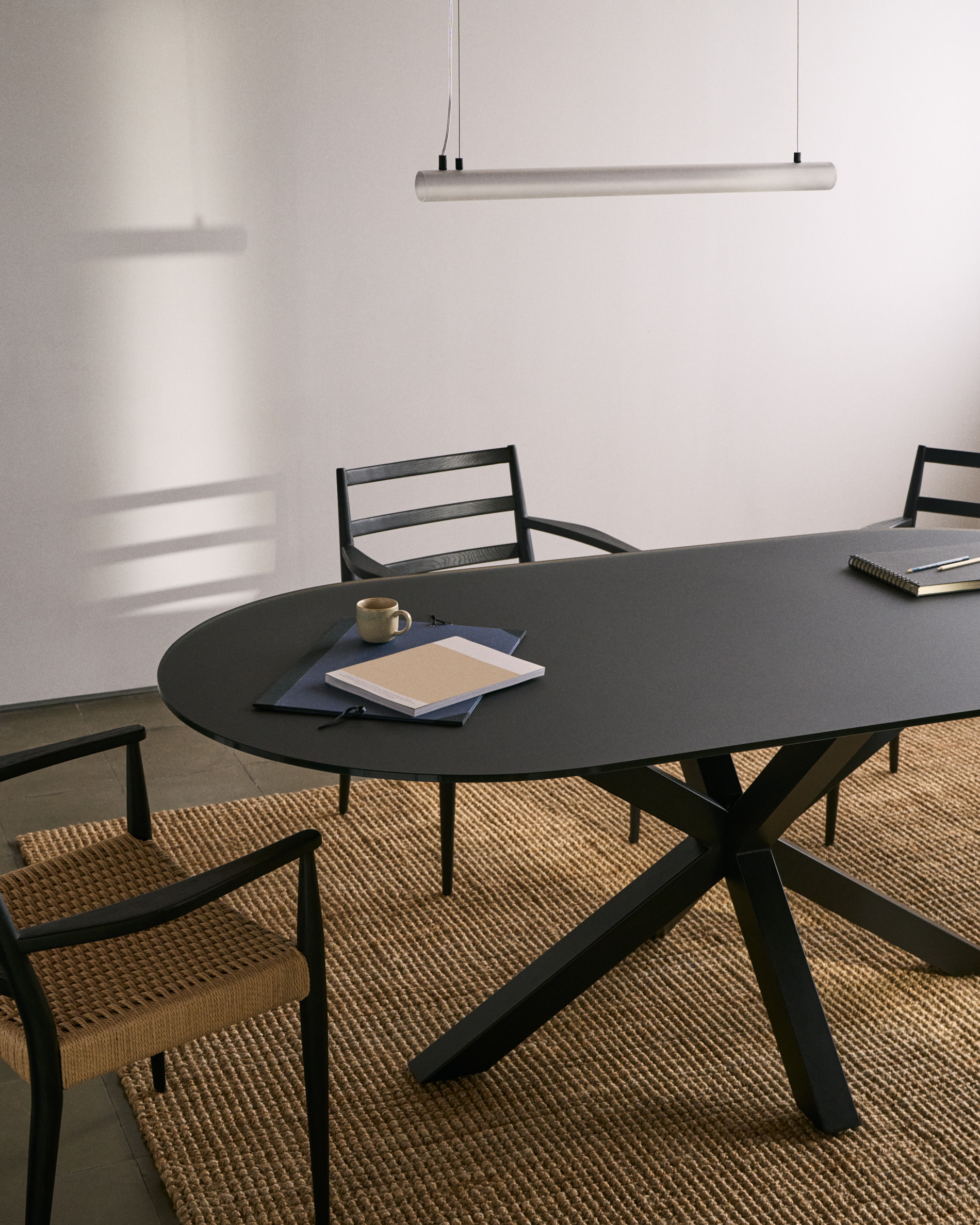 Kave Home Ovale Eettafel 'Argo' Glas, 200 x 100cm, kleur Zwart