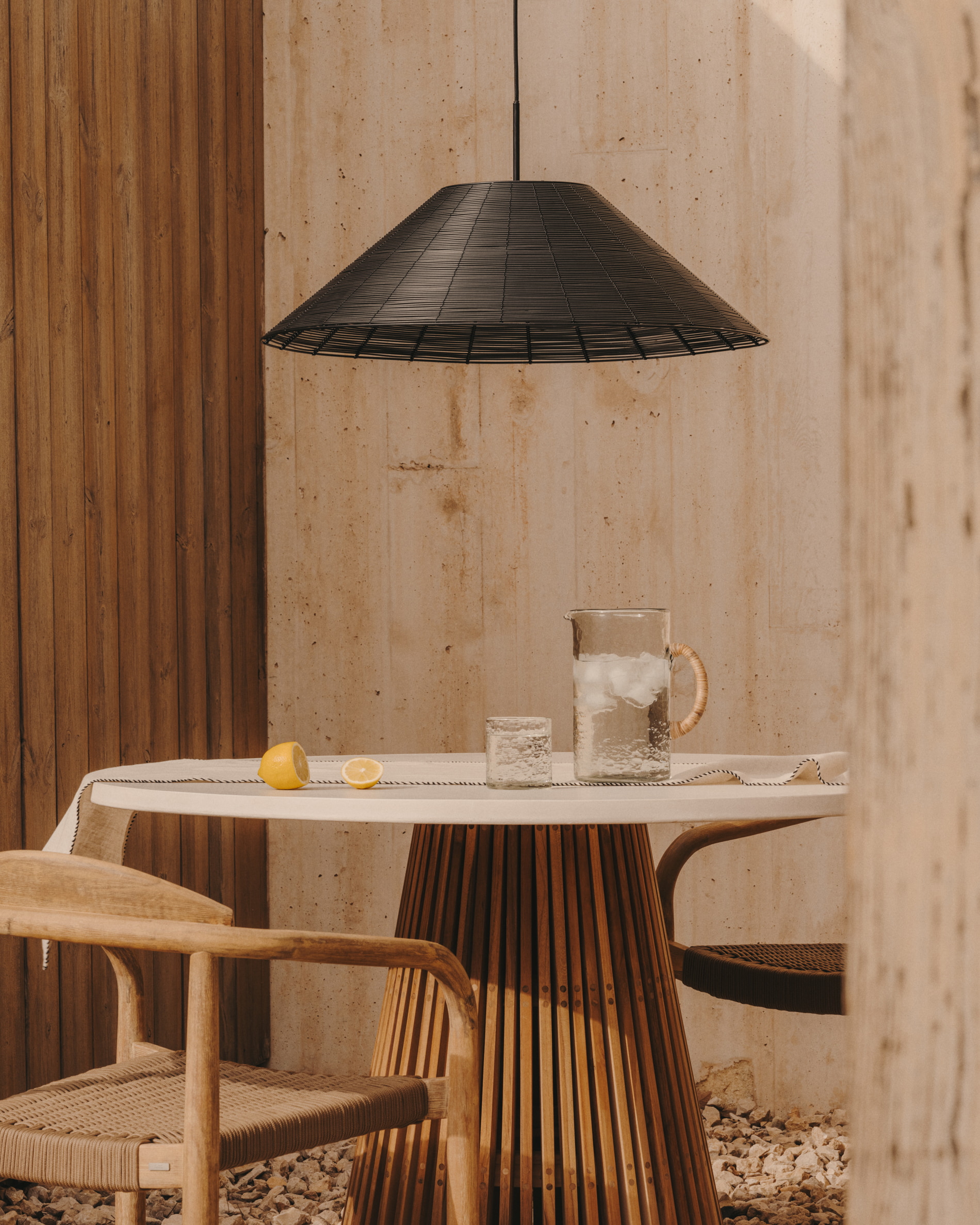 Kave Home Ronde Eettafel 'Alcaufar' Cement en Teakhout, 120cm, kleur Wit