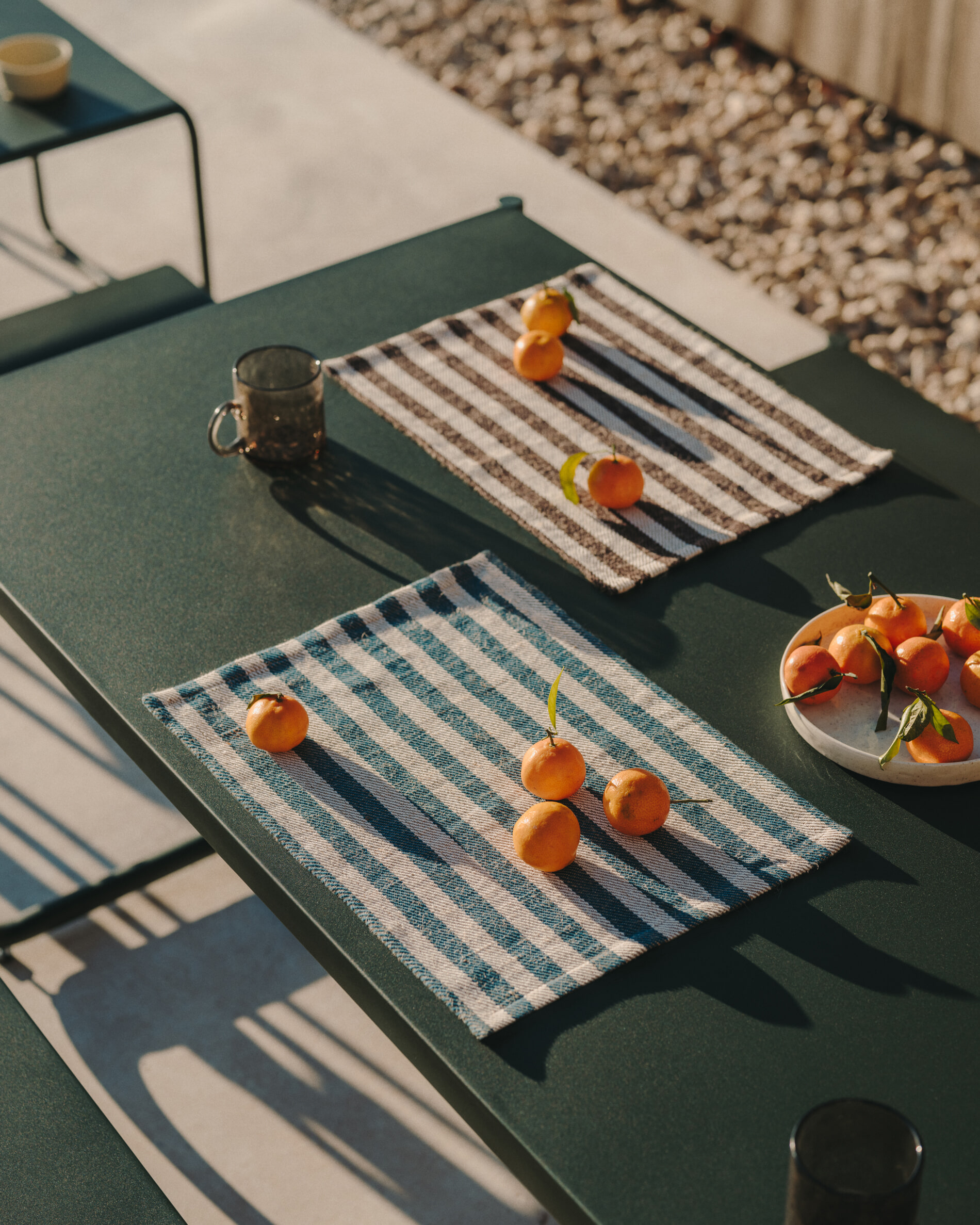 Kave Home Picknickset 'Sotil' Met tuintafel en 2 tuinbanken, kleur Donkergroen