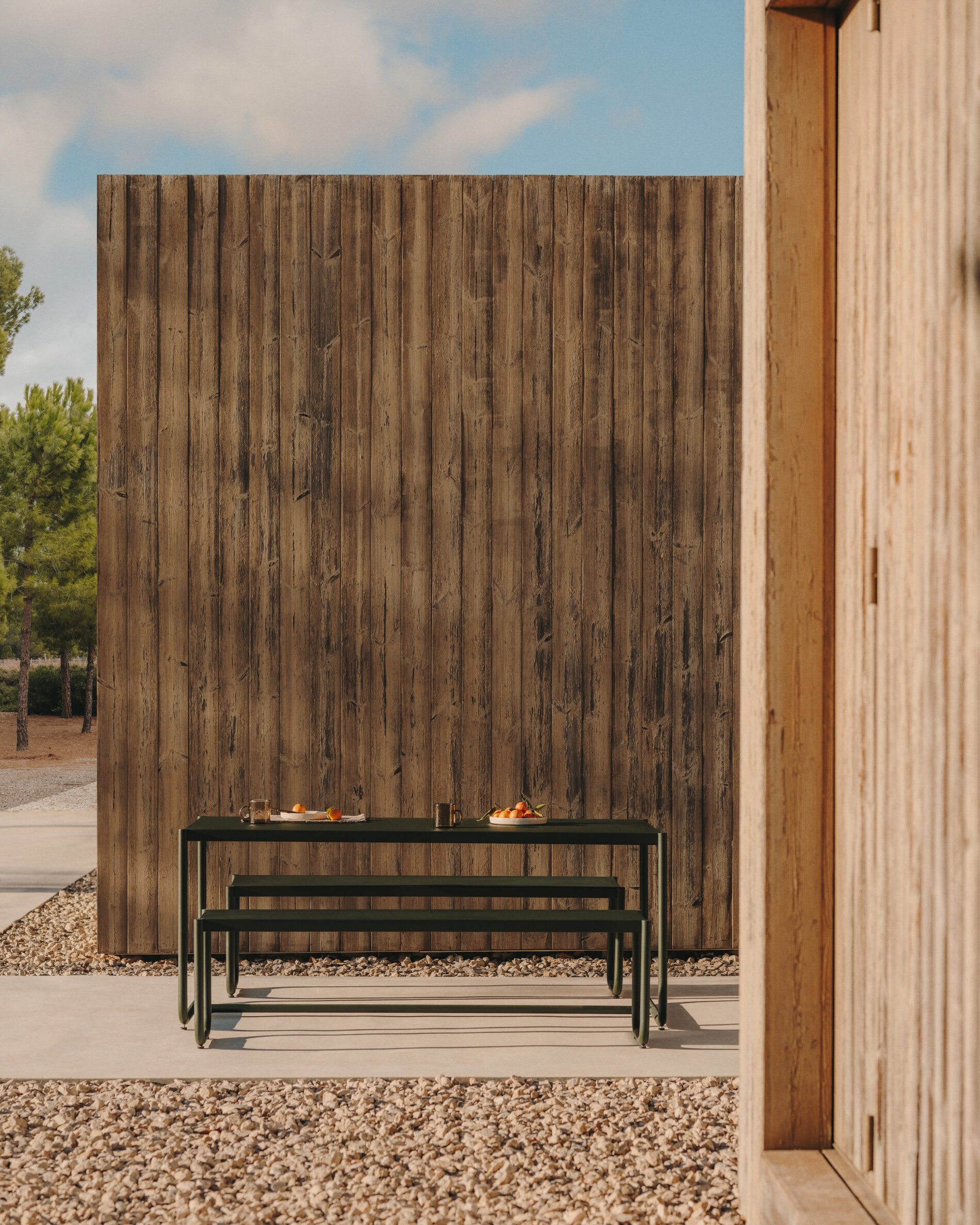 Kave Home Picknickset 'Sotil' Met tuintafel en 2 tuinbanken, kleur Donkergroen