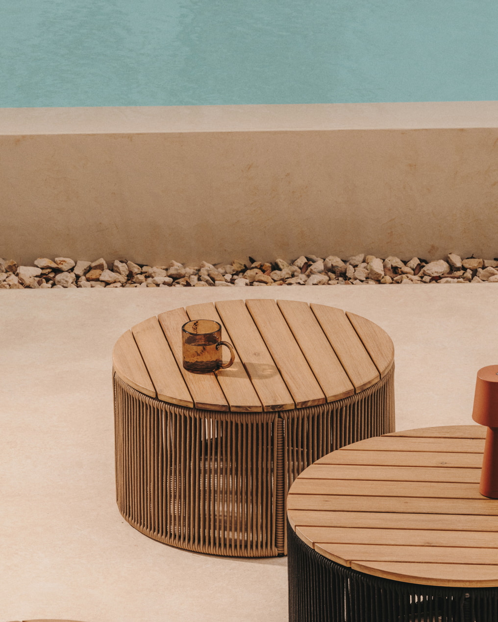 Kave Home Outdoor Salontafel 'Dandara' Acaciahout en touw, 60cm, kleur Beige