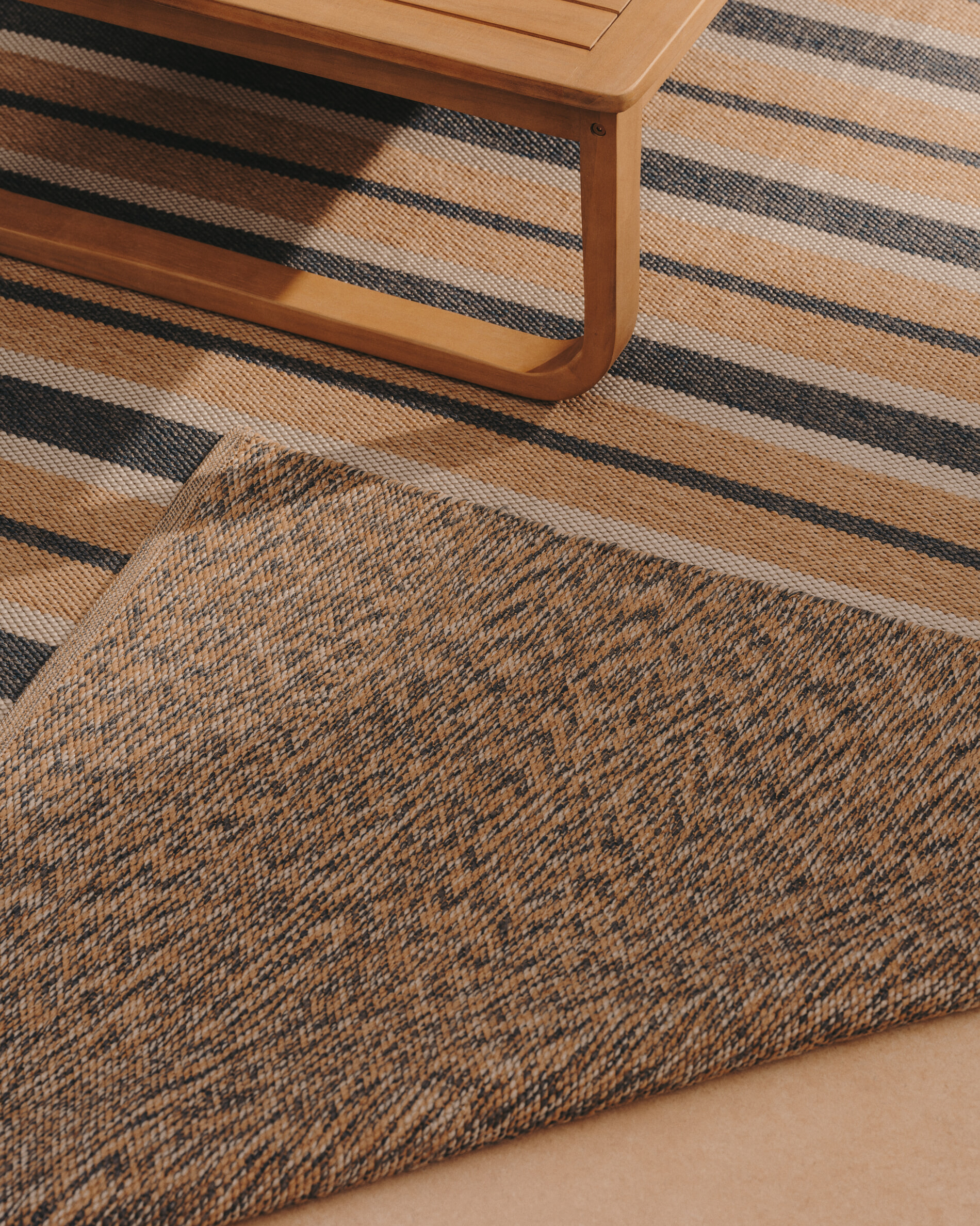 Kave Home Loungeset 'Vellana' Acaciahout, Met 3-zits bank, 2 fauteuils en salontafel