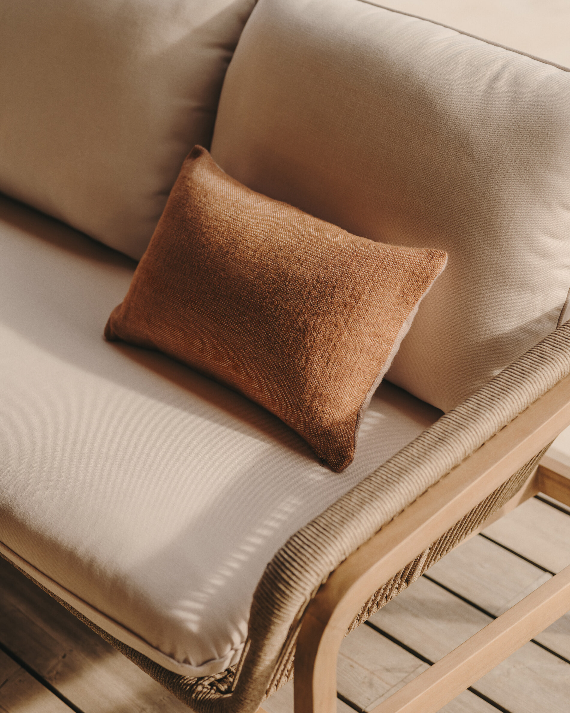 Kave Home Loungeset 'Vellana' Acaciahout, Met 3-zits bank, 2 fauteuils en salontafel