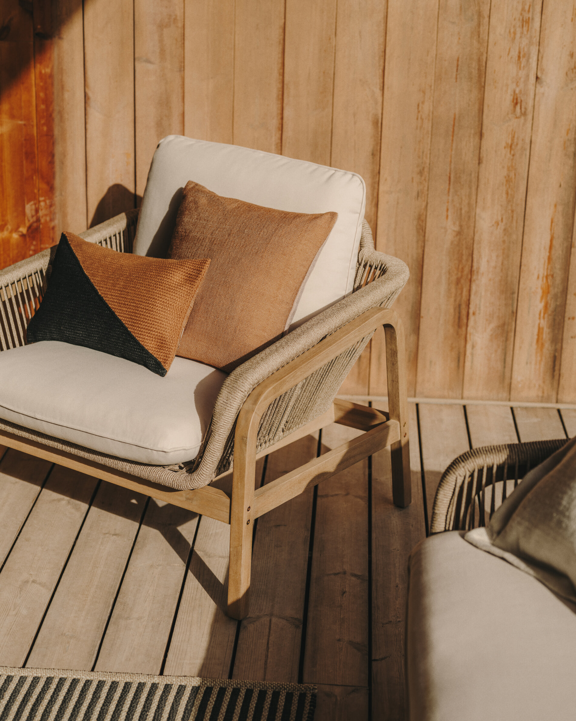 Kave Home Loungeset 'Vellana' Acaciahout, Met 3-zits bank, 2 fauteuils en salontafel