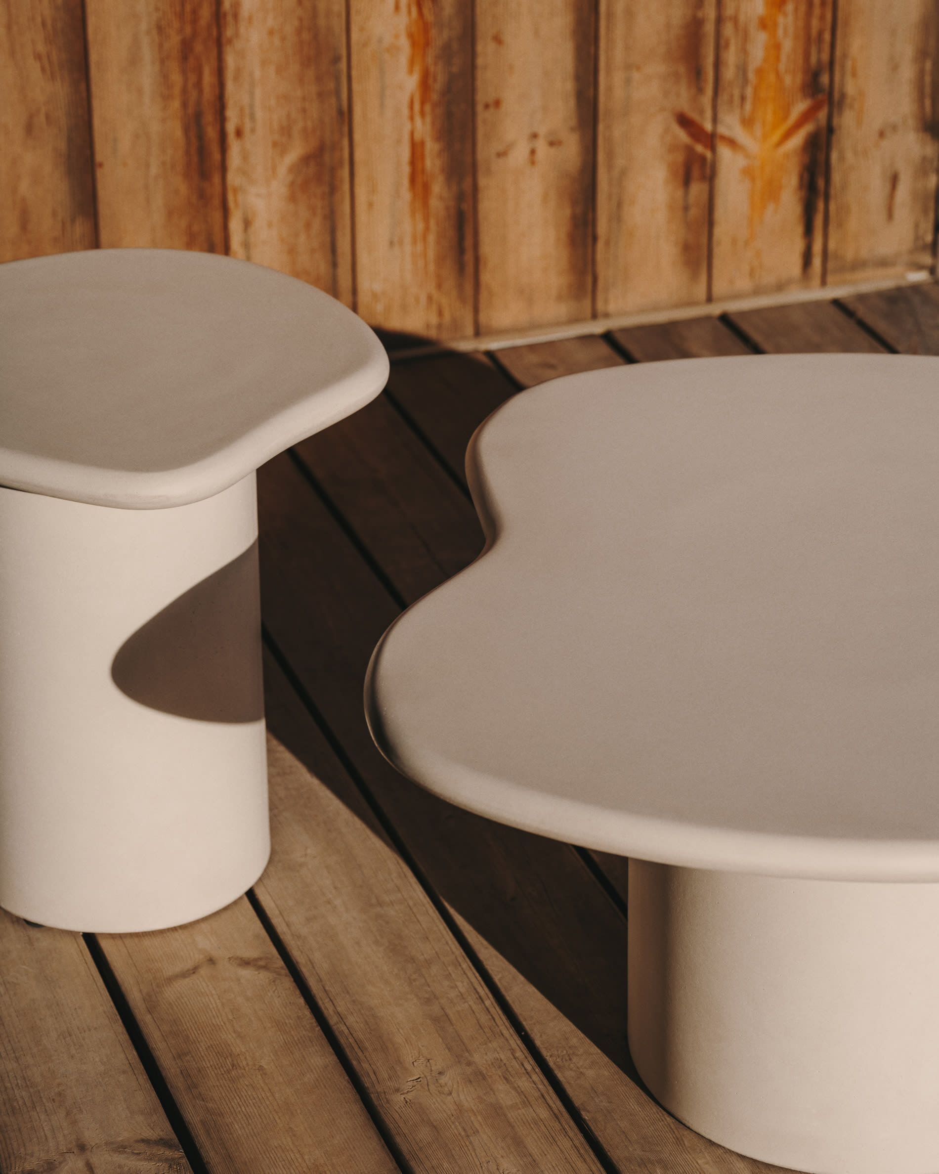 Kave Home Organische Bijzettafel 'Macarella' Cement, 48 x 47cm, kleur Wit