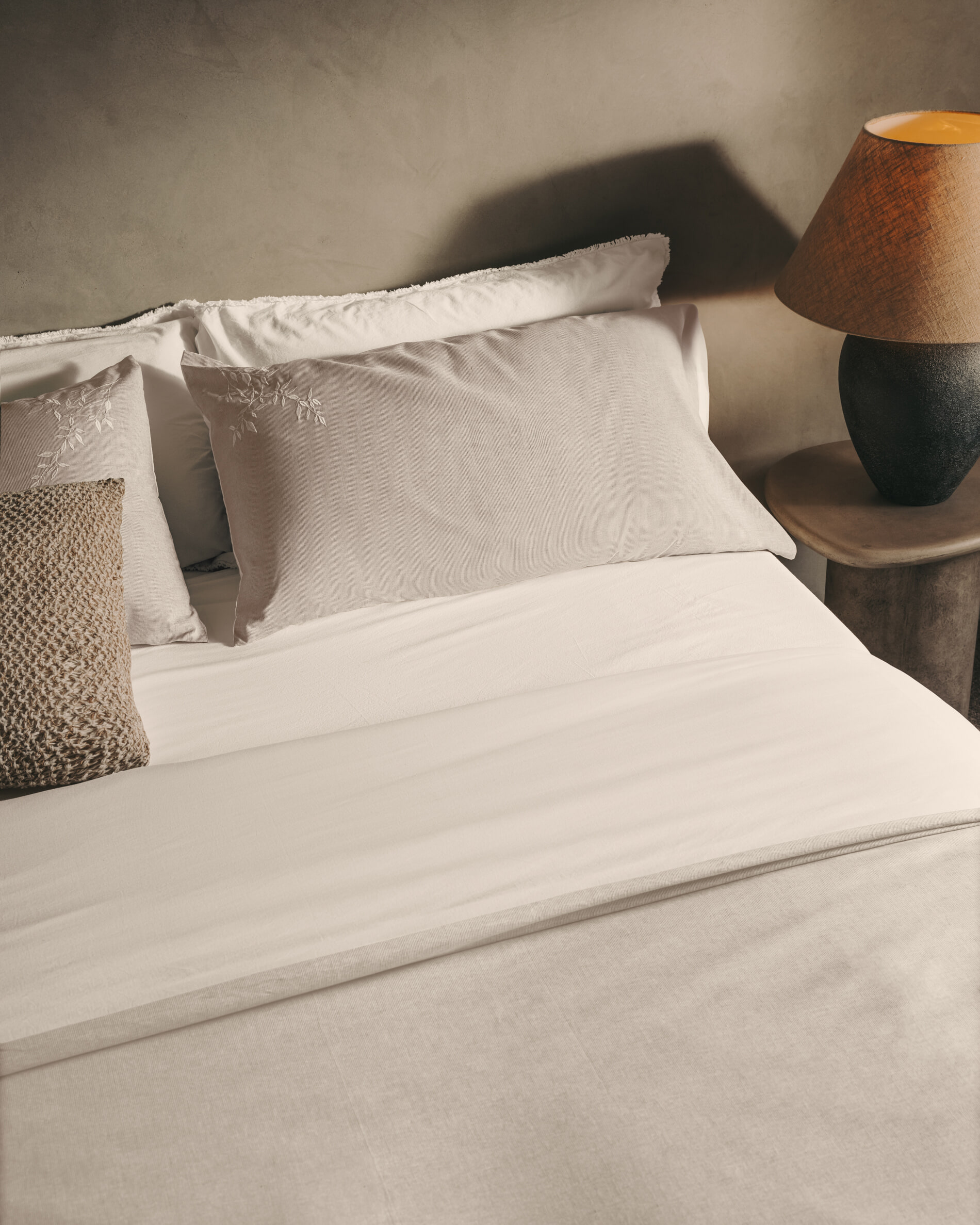 Kave Home Tafellamp 'Mercadal' Keramiek en linnen (incl. kap)