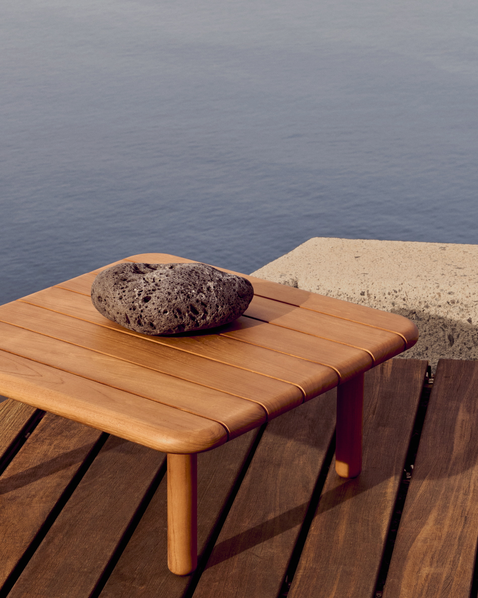 Kave Home Bijzettafel 'Turqueta' Teakhout, 70 x 70cm