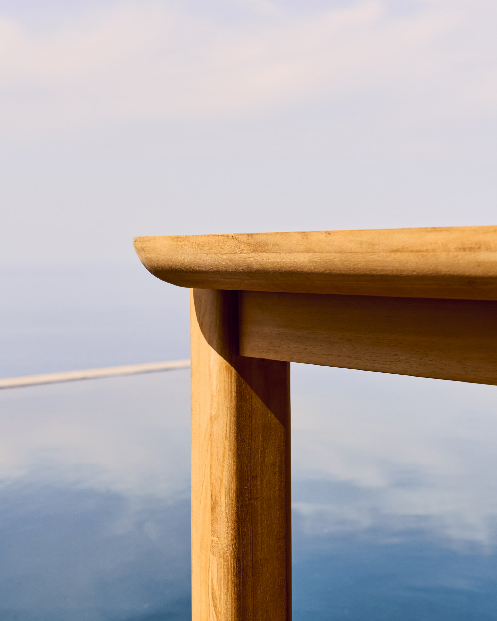 Kave Home Eettafel 'Icaro' Teakhout, 220 x 102cm