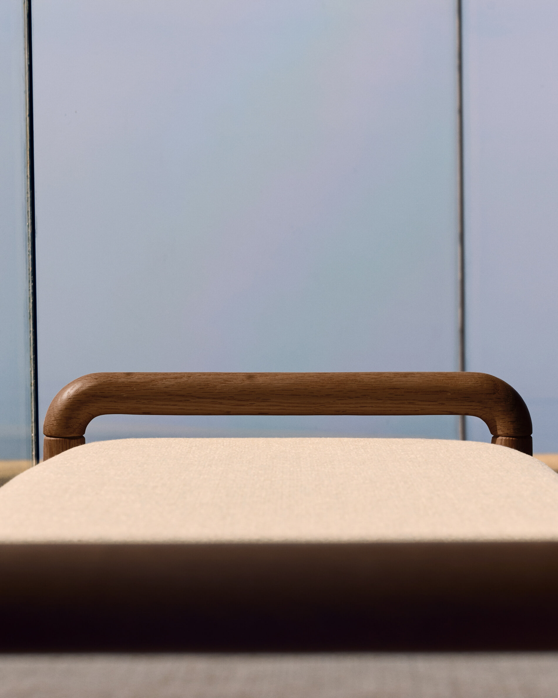 Kave Home Bankje 'Macaret' Eikenhout en chenille, kleur Walnoot