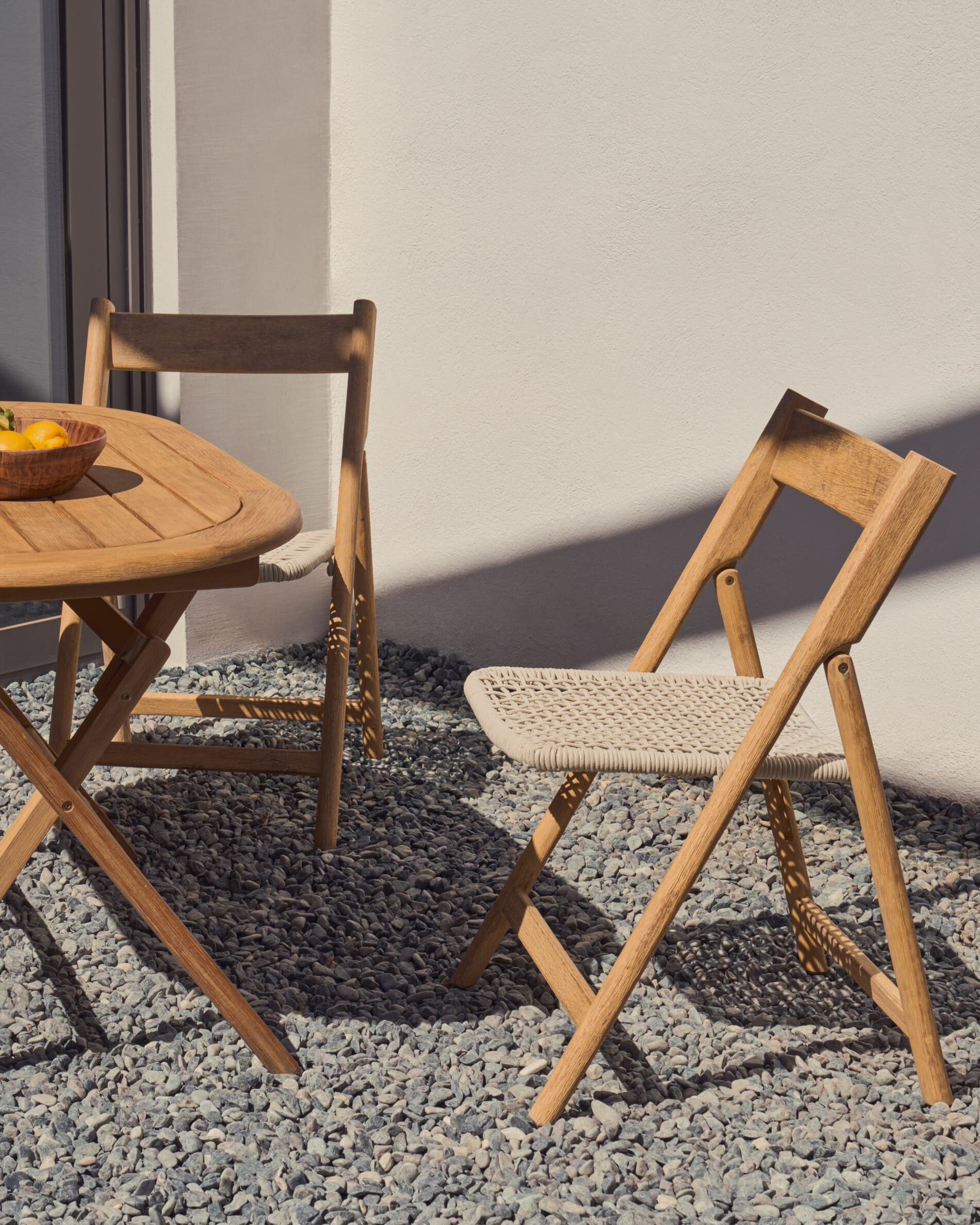 Kave Home Inklapbare Tuinstoel 'Dandara' Acaciahout en touw, kleur Wit