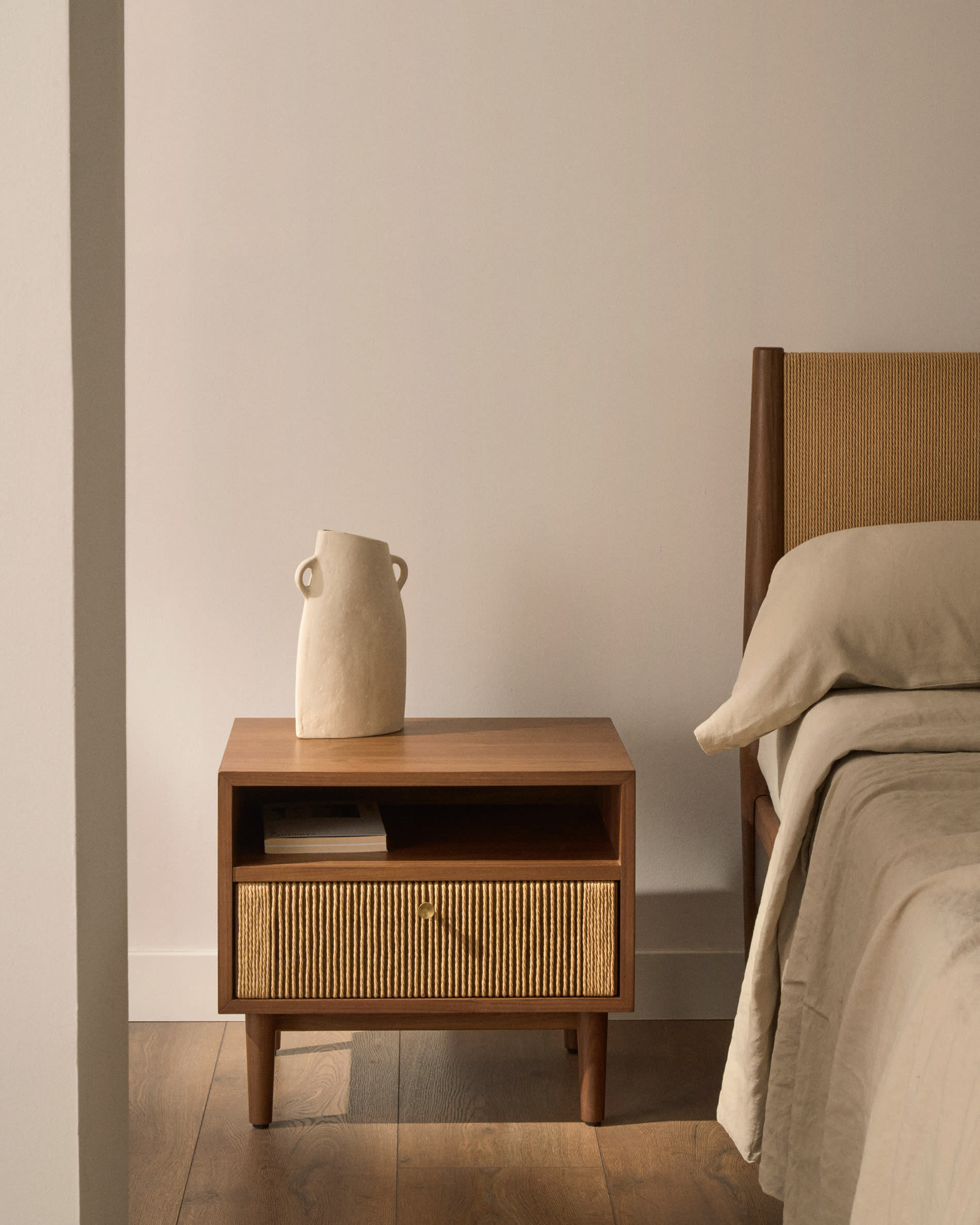 Kave Home Bed 'Elan' Notenhout, 160 x 200cm