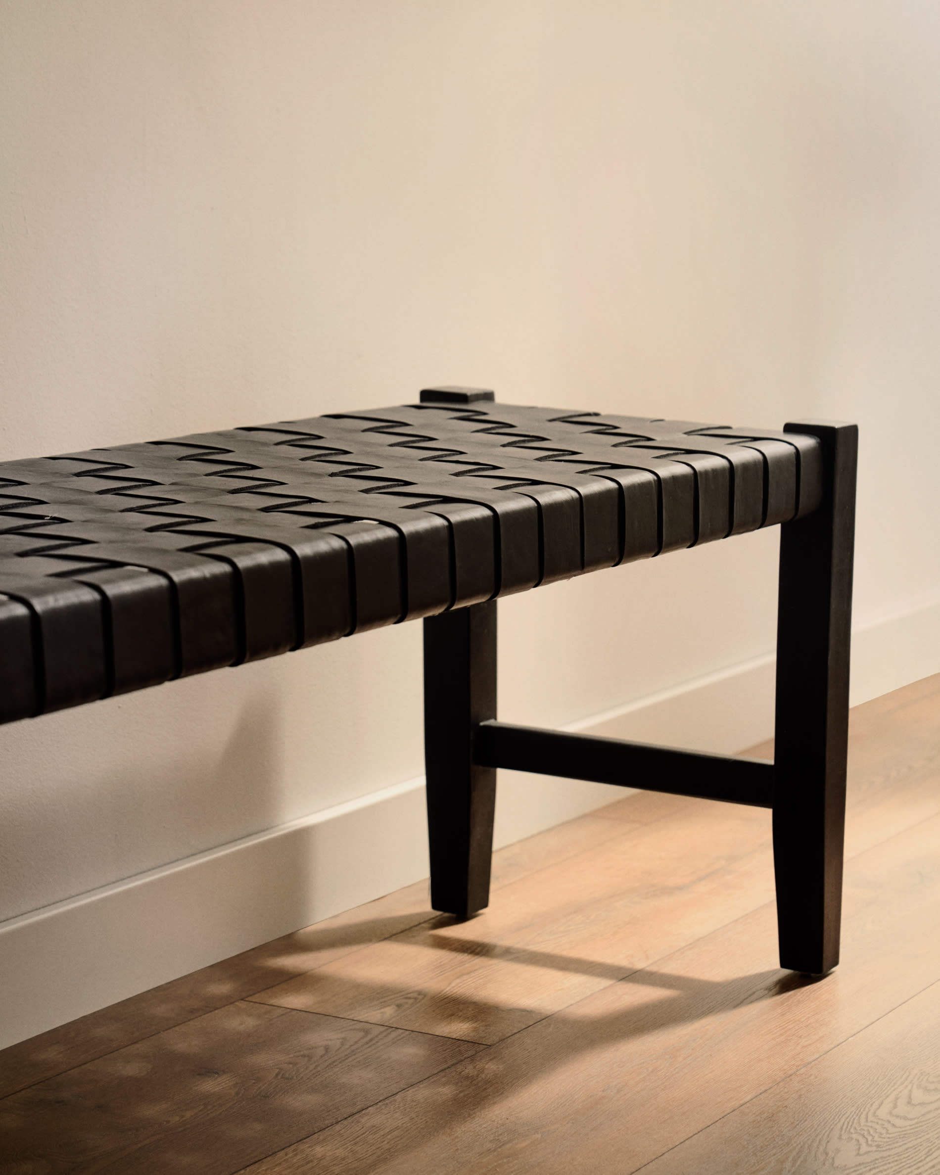 Kave Home Halbank 'Calixta' Hout en leder, 120cm, kleur Zwart