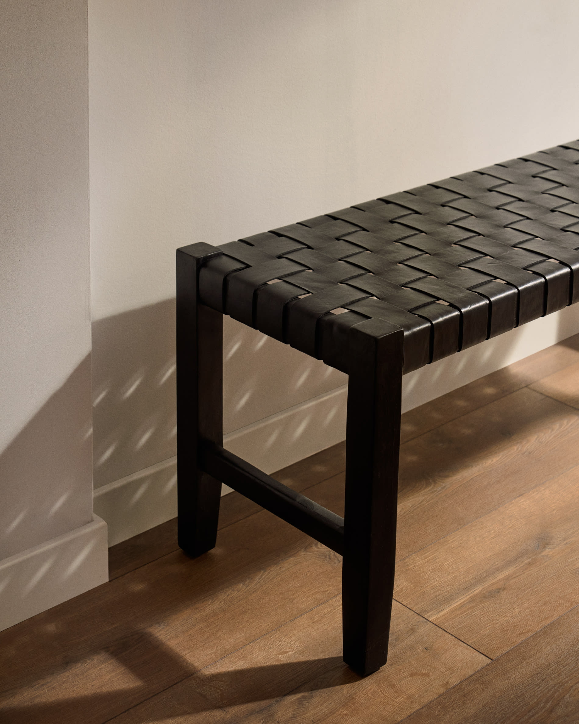 Kave Home Halbank 'Calixta' Hout en leder, 120cm, kleur Zwart