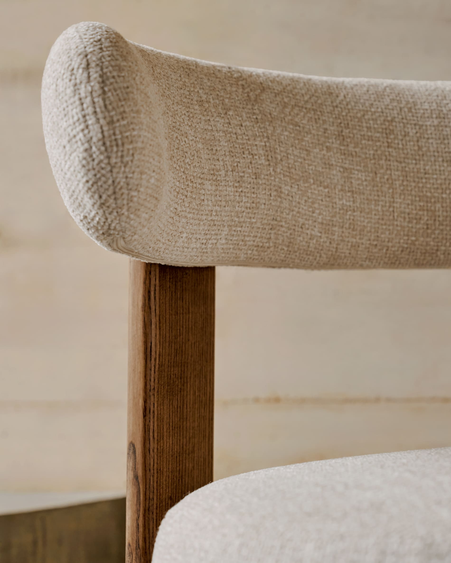 Kave Home Eetkamerstoel 'Granite' Chenille en essenhout, kleur Beige/Bruin