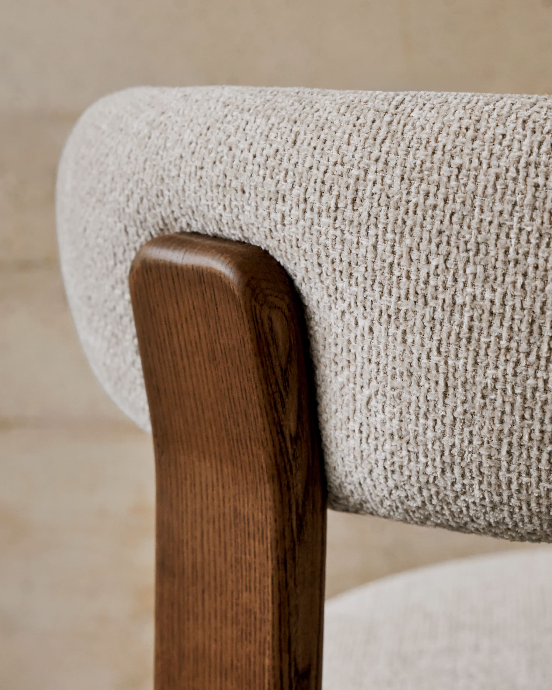 Kave Home Eetkamerstoel 'Granite' Chenille en essenhout, kleur Beige/Bruin
