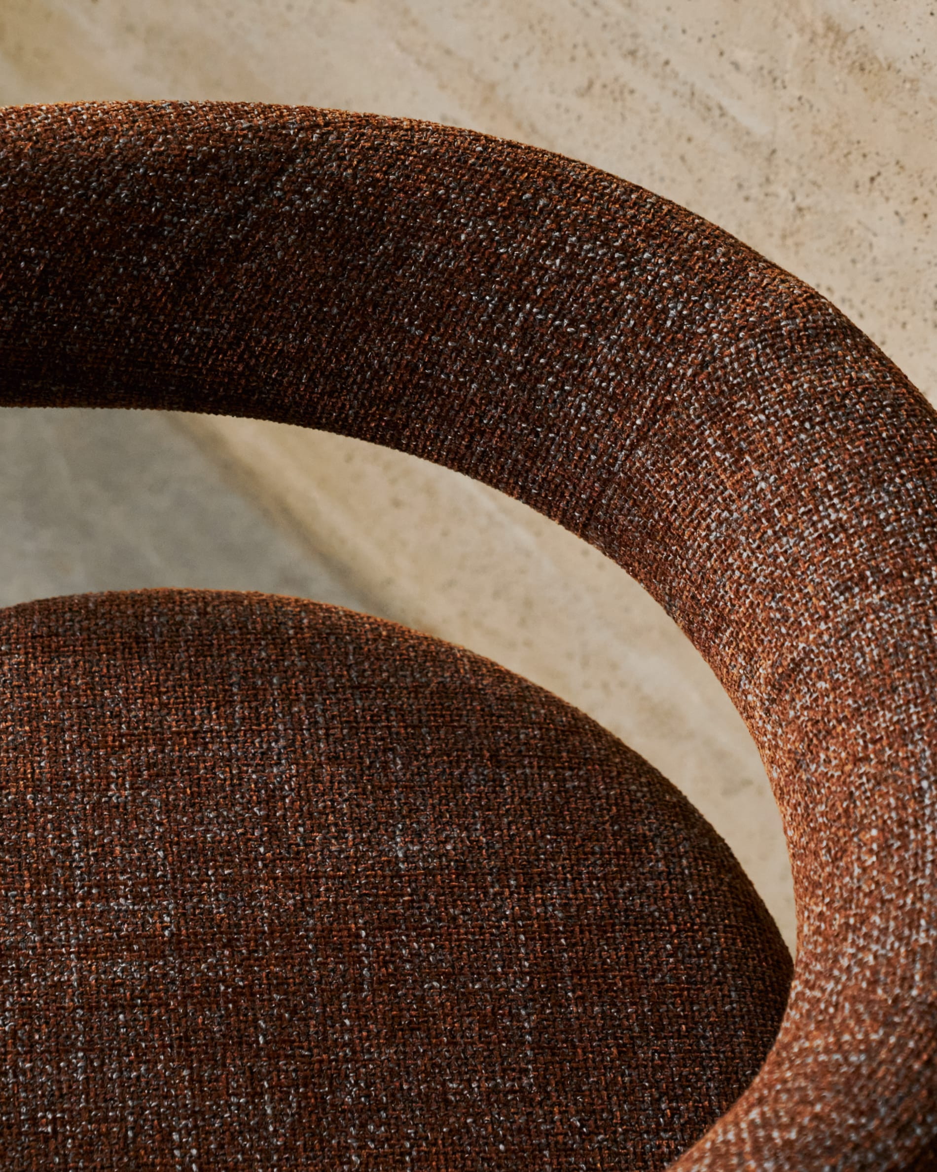 Kave Home Eetkamerstoel 'Granite' Chenille en essenhout, kleur Bruin