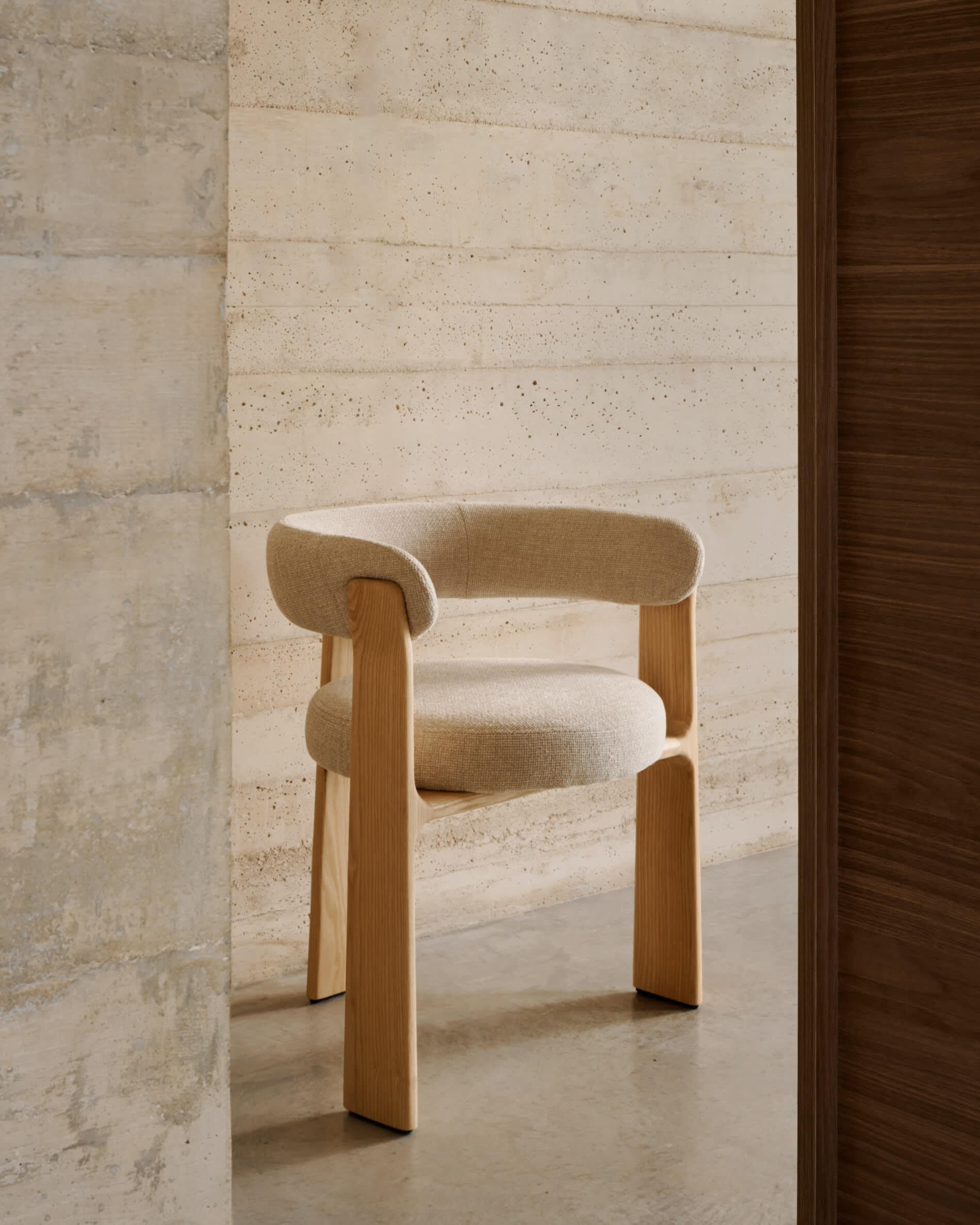 Kave Home Eetkamerstoel 'Granite' Chenille en essenhout, kleur Beige/Naturel