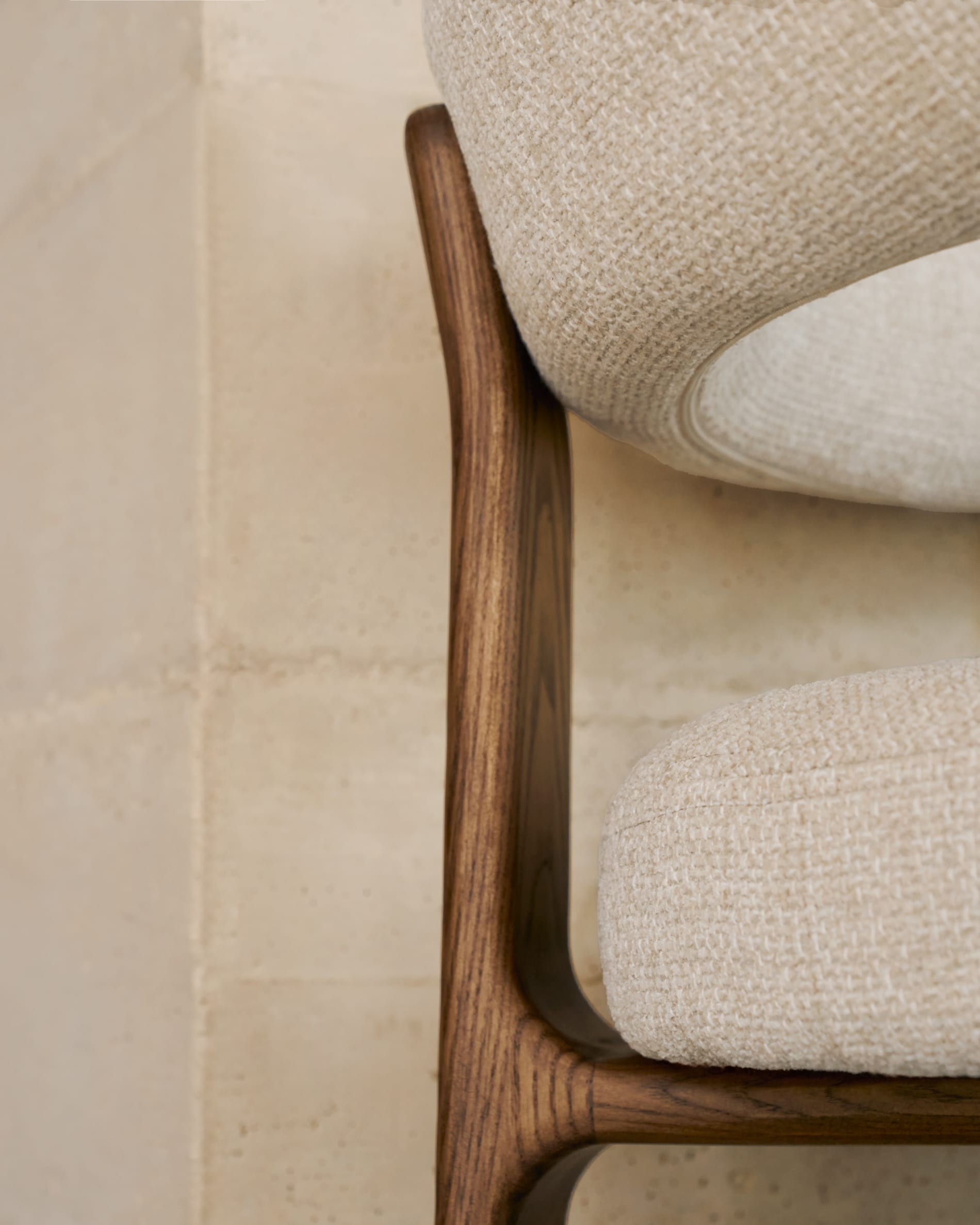 Kave Home Eetkamerstoel 'Granite' Chenille en essenhout, kleur Beige/Bruin