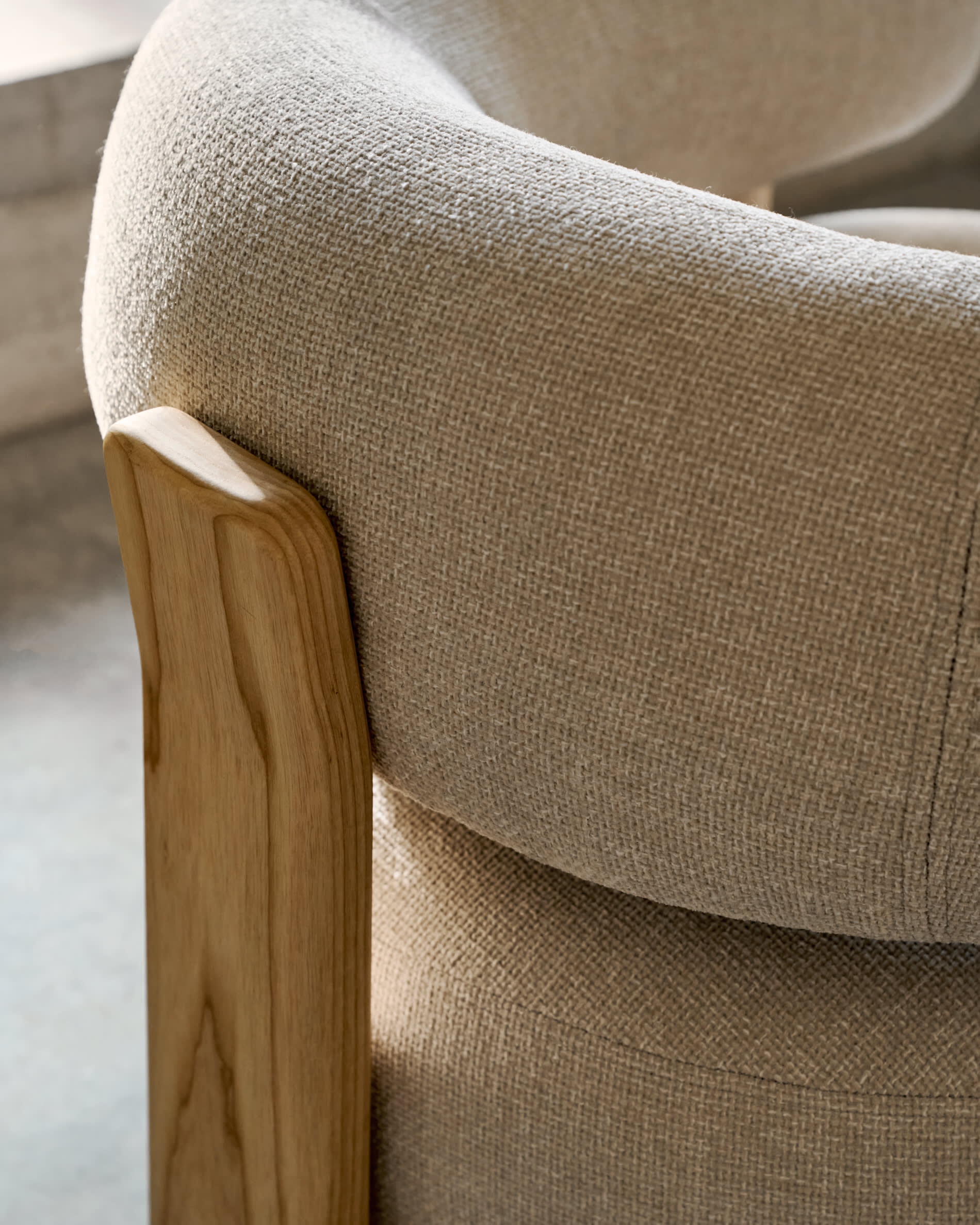 Kave Home Fauteuil 'Granite' Chenille en essenhout, kleur Beige/Naturel