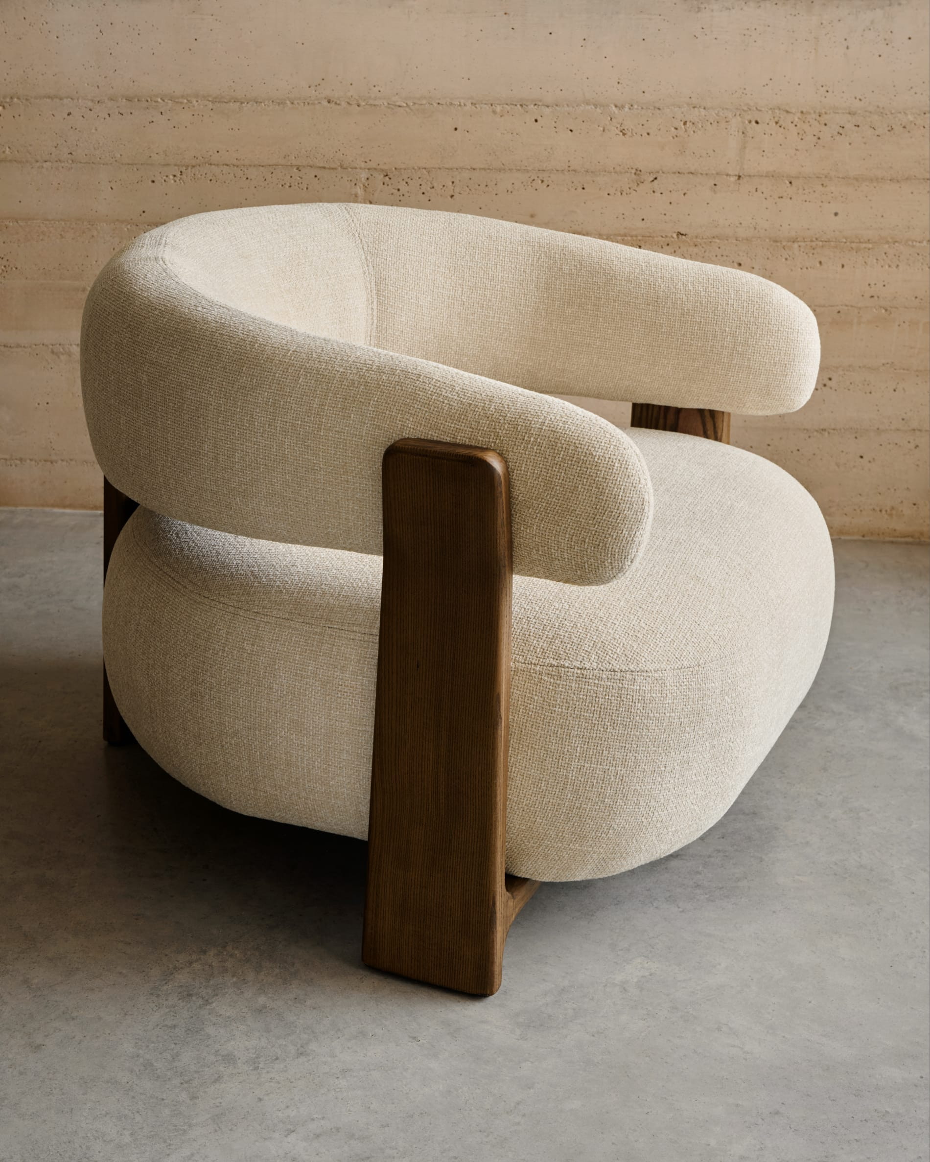Kave Home Fauteuil 'Granite' Chenille en essenhout, kleur Beige/Bruin