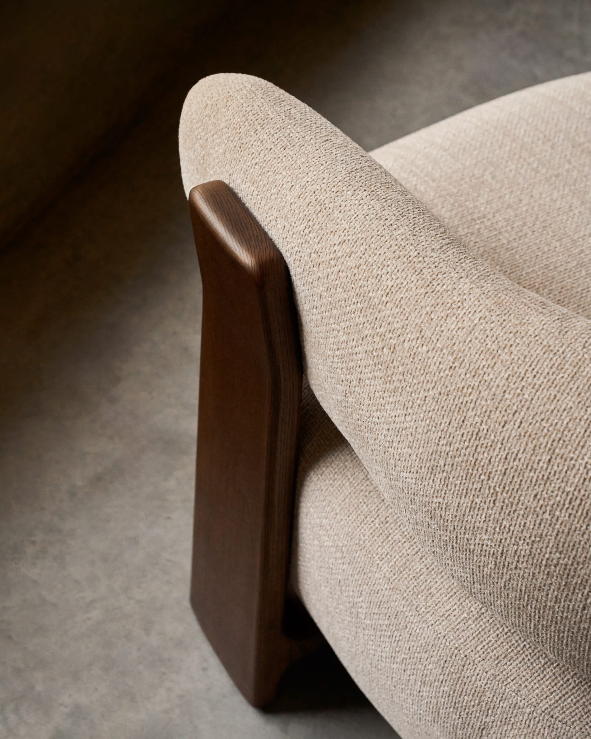 Kave Home Fauteuil 'Granite' Chenille en essenhout, kleur Beige/Bruin