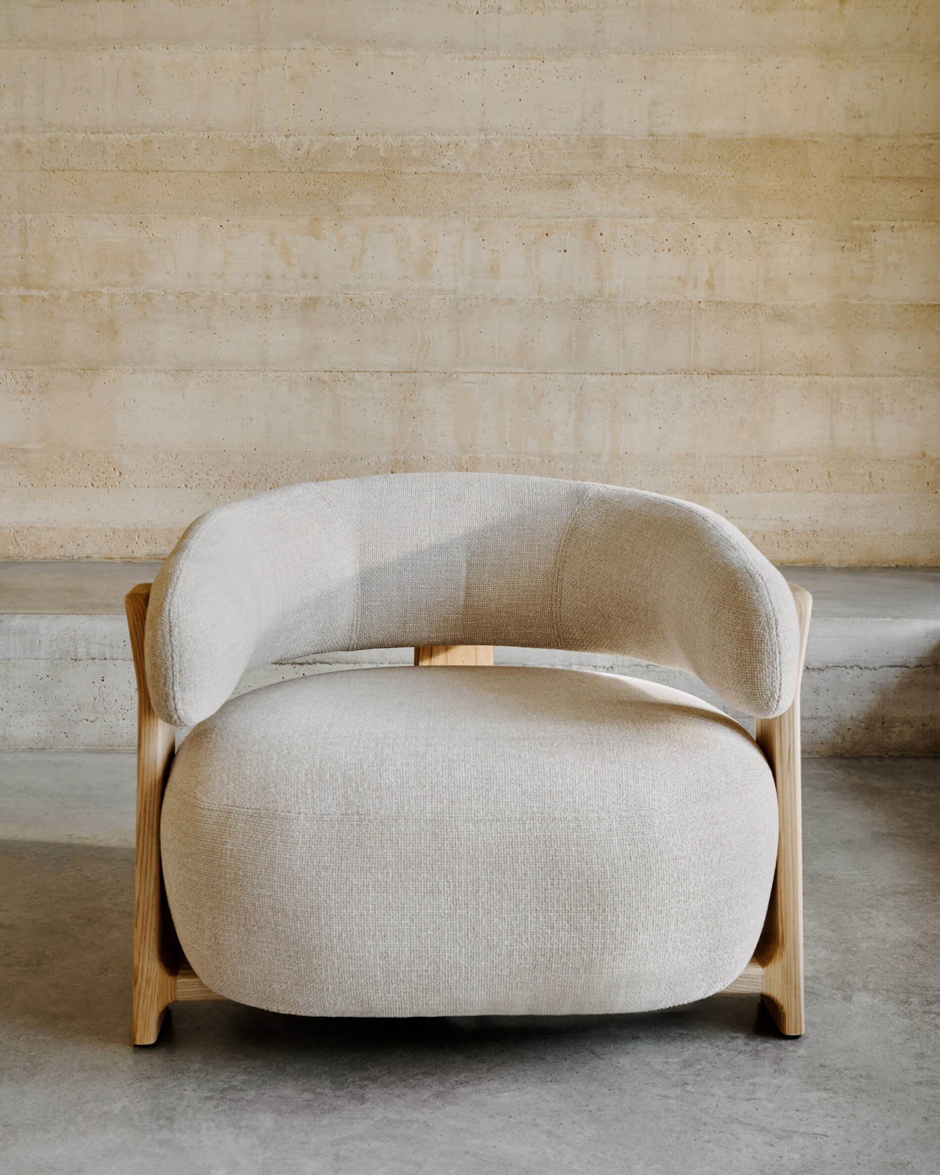 Kave Home Fauteuil 'Granite' Chenille en essenhout, kleur Beige/Naturel