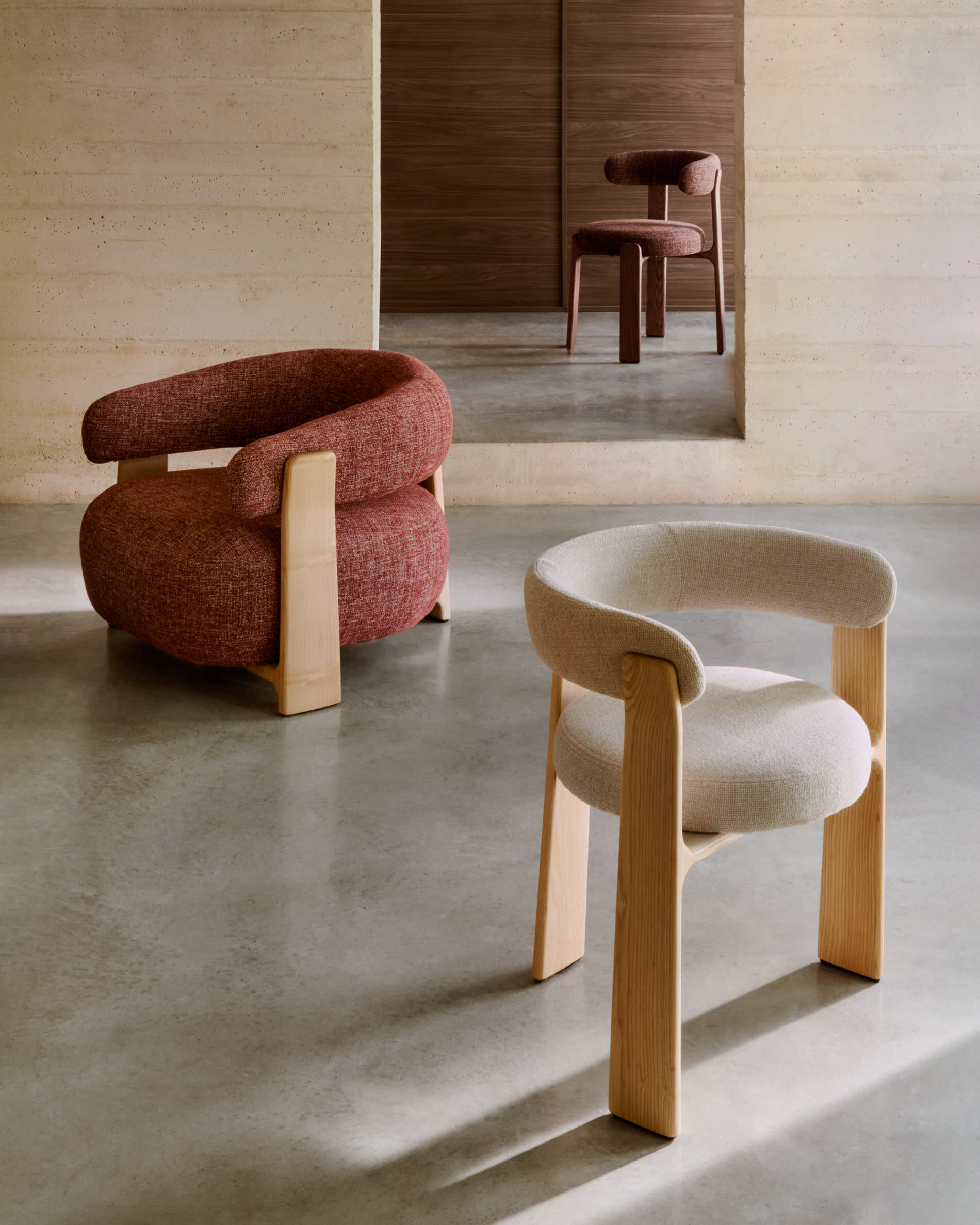 Kave Home Eetkamerstoel 'Granite' Chenille en essenhout, kleur Bruin